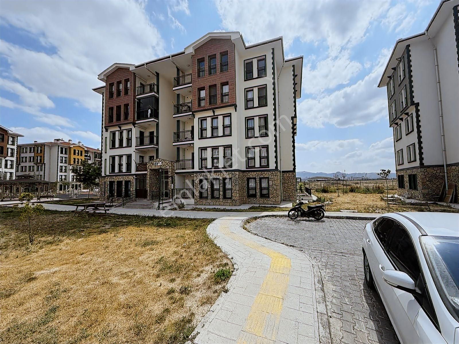 Afyonkarahisar Çetinkaya Toki'de Satılık 2+1 Daire