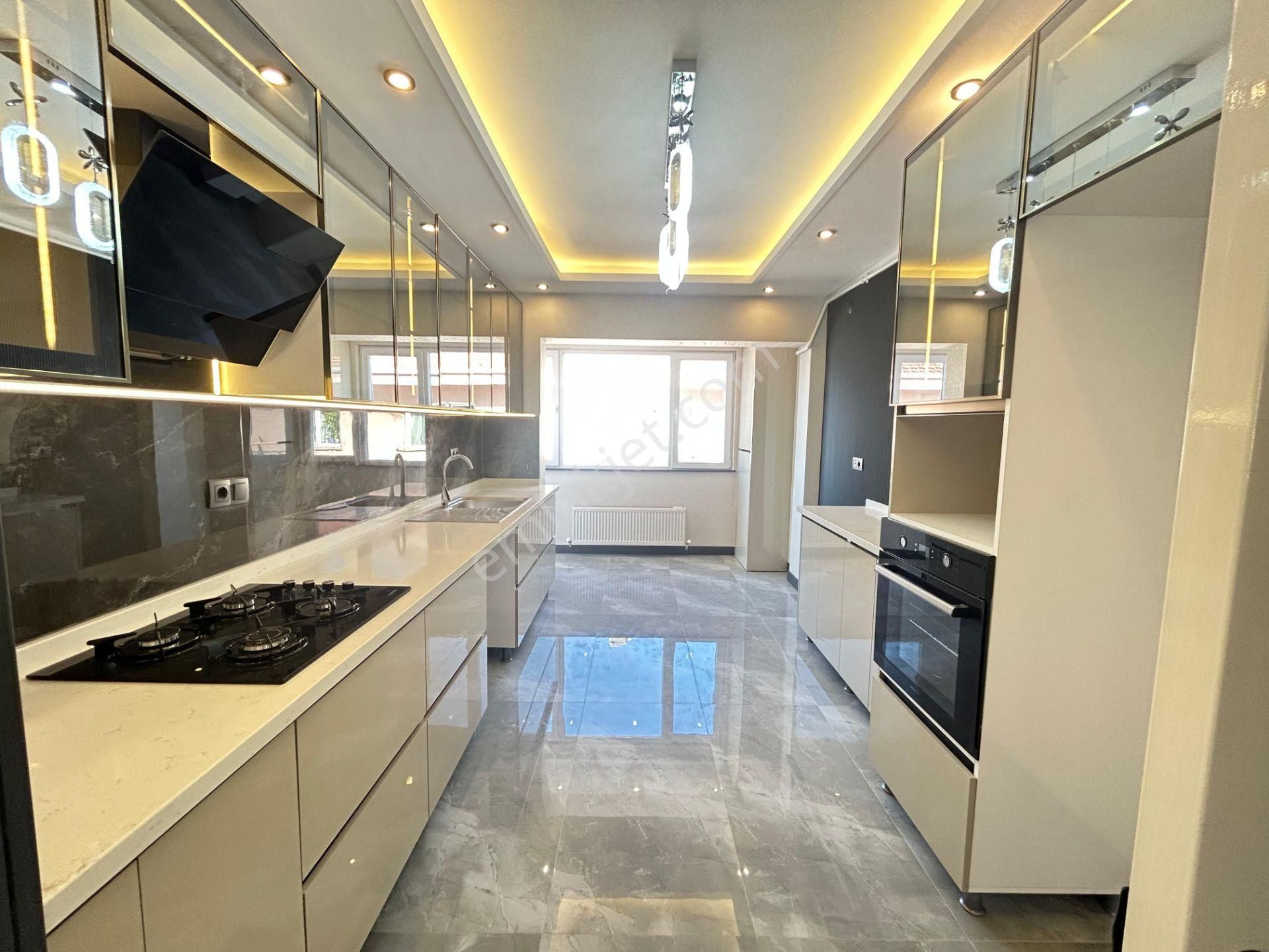 Taner'den Dikmen'de 4+1 Şehir Manzaralı Giyinme Odalı Süper Lüks Dubleks - Görsel 21