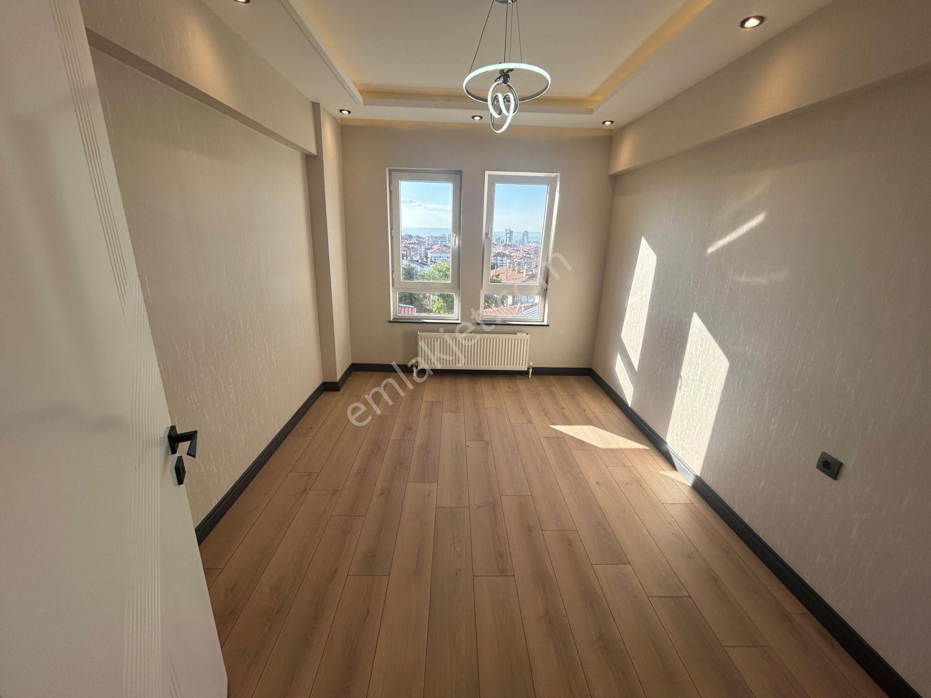 Taner'den Dikmen'de 4+1 Şehir Manzaralı Giyinme Odalı Süper Lüks Dubleks - Görsel 10