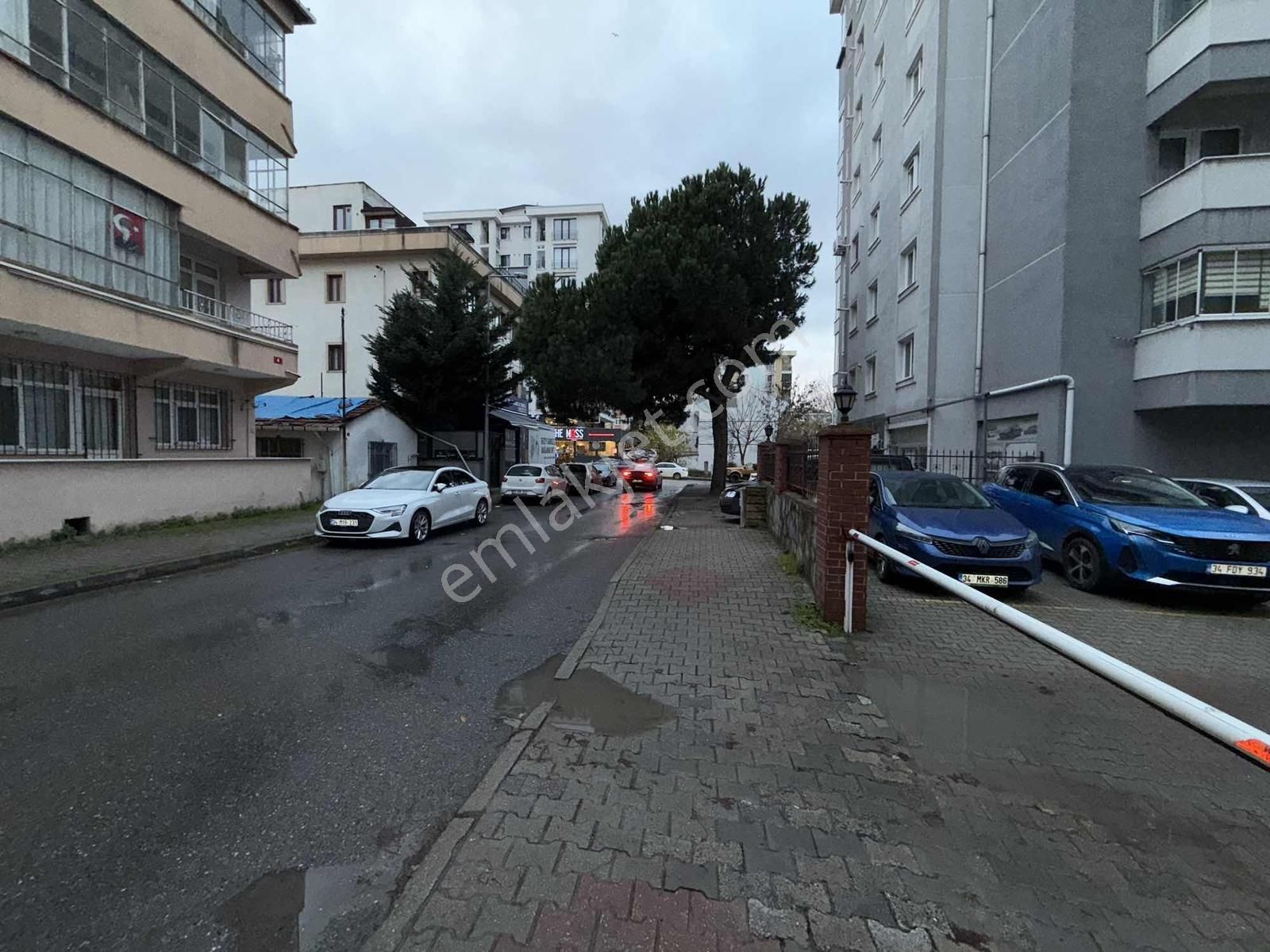 Küçükbakkalköy Mah. Toplu Ulaşıma Cok Yakın 1+1 45 M2 Giriş Kat - Görsel 2