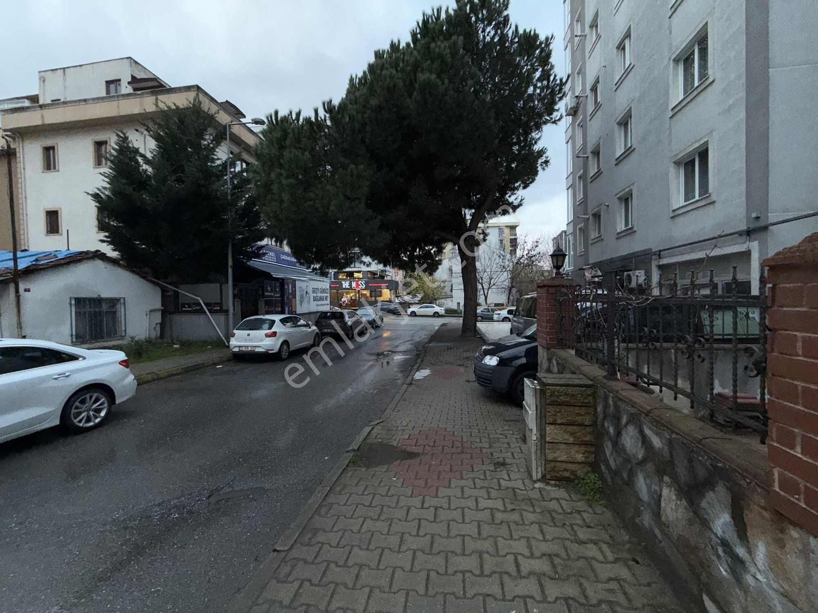 Küçükbakkalköy Mah. Toplu Ulaşıma Cok Yakın 1+1 45 M2 Giriş Kat - Görsel 3