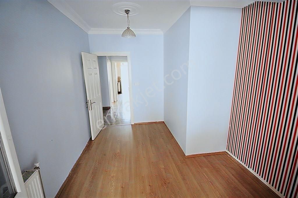 Çorlu'nun Göbeğinde 115 M² 2+1 Teraslı Otoparklı İskanlı Daire - Görsel 4