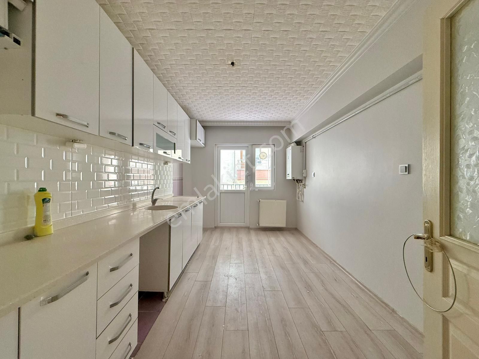 Kalecik Emlak'tan M Sinan Mah. 1.kat Ara Kat 130m² Kilerli Masrafsız 3+1