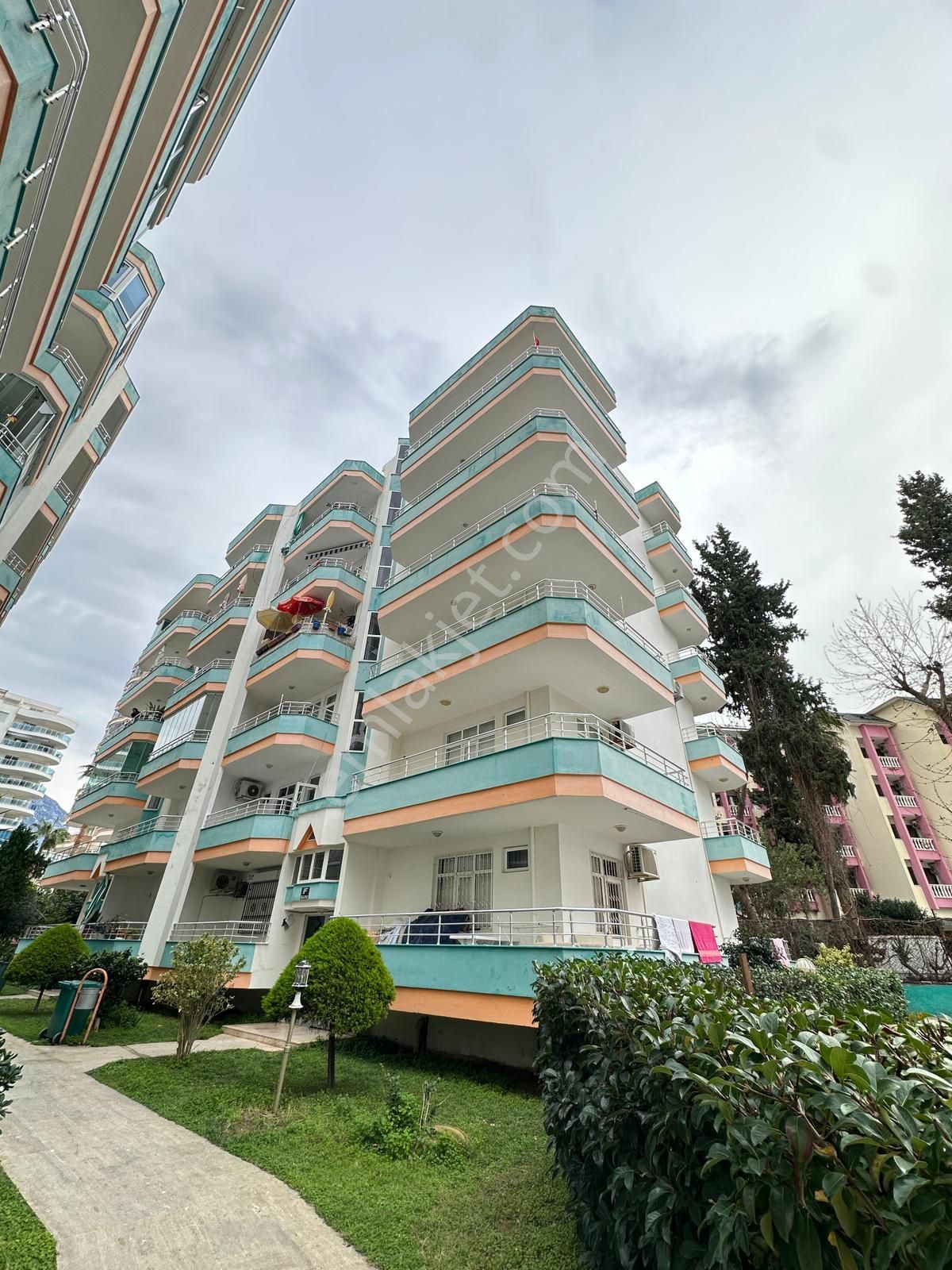 Alanya Mahmutlarda Satılık 2+1 Fırsat Denize Sıfır 2.ci Bina Satılık Daire - Görsel 2