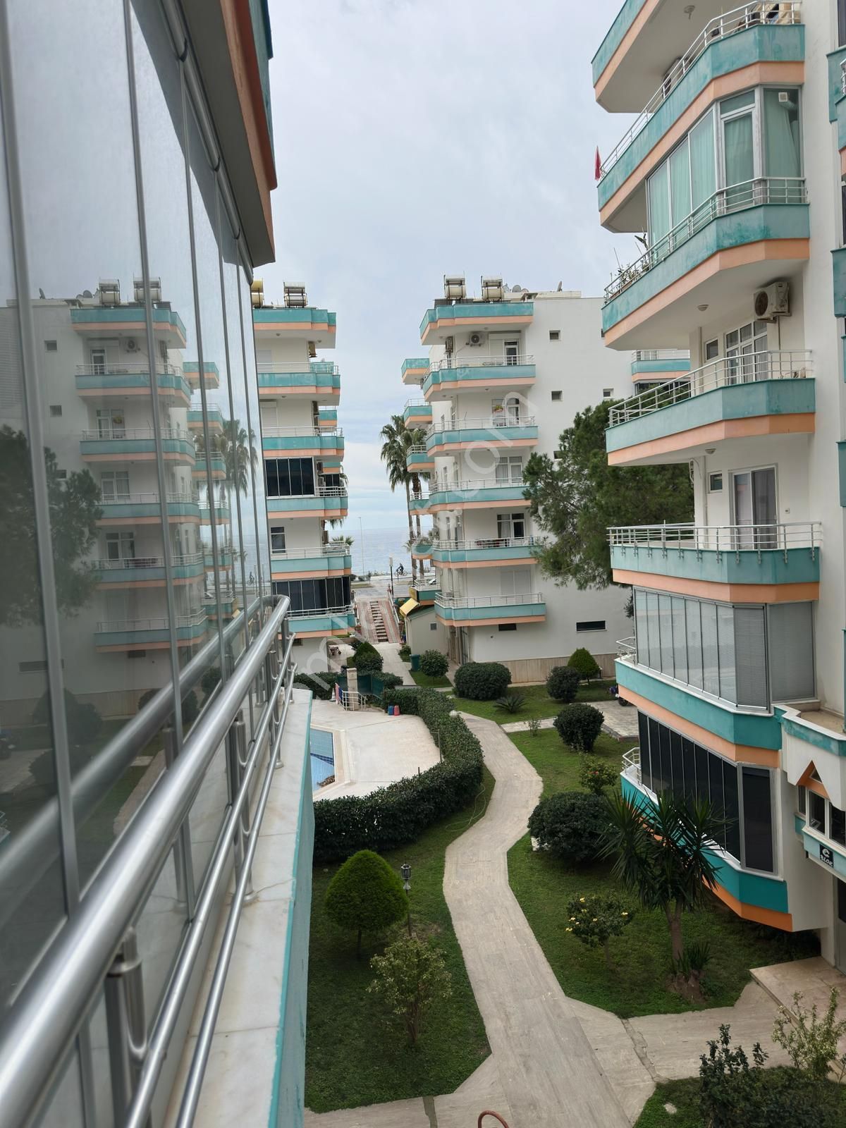 Alanya Mahmutlarda Satılık 2+1 Fırsat Denize Sıfır 2.ci Bina Satılık Daire