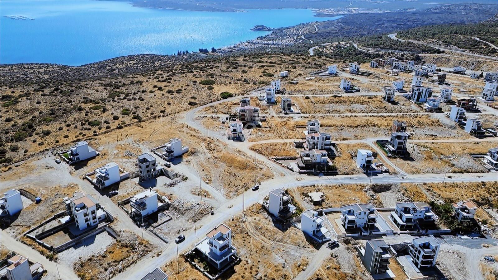 Mordoğan Kamukent'te İnşaata Hazır Projeli Tripleks İmarlı Arsa