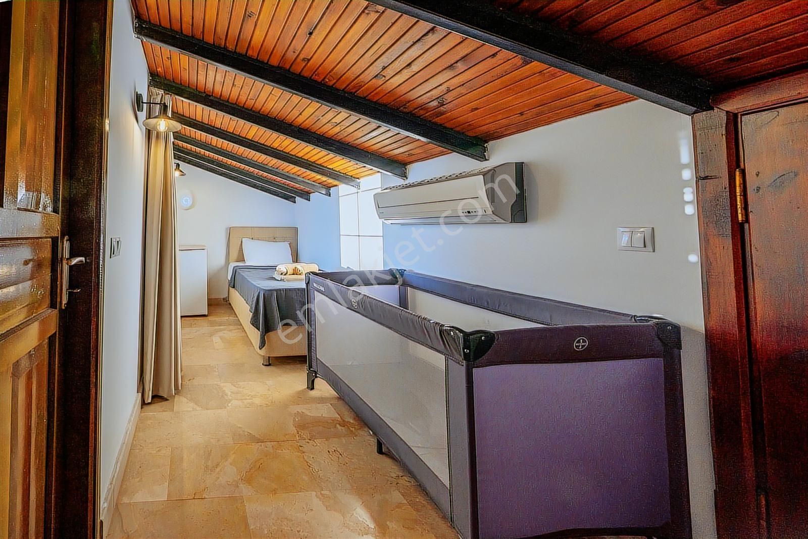 Kalkan'da Özel Havuzlu İmarlı (4+1) Belgeli Tripleks Villa - Görsel 19