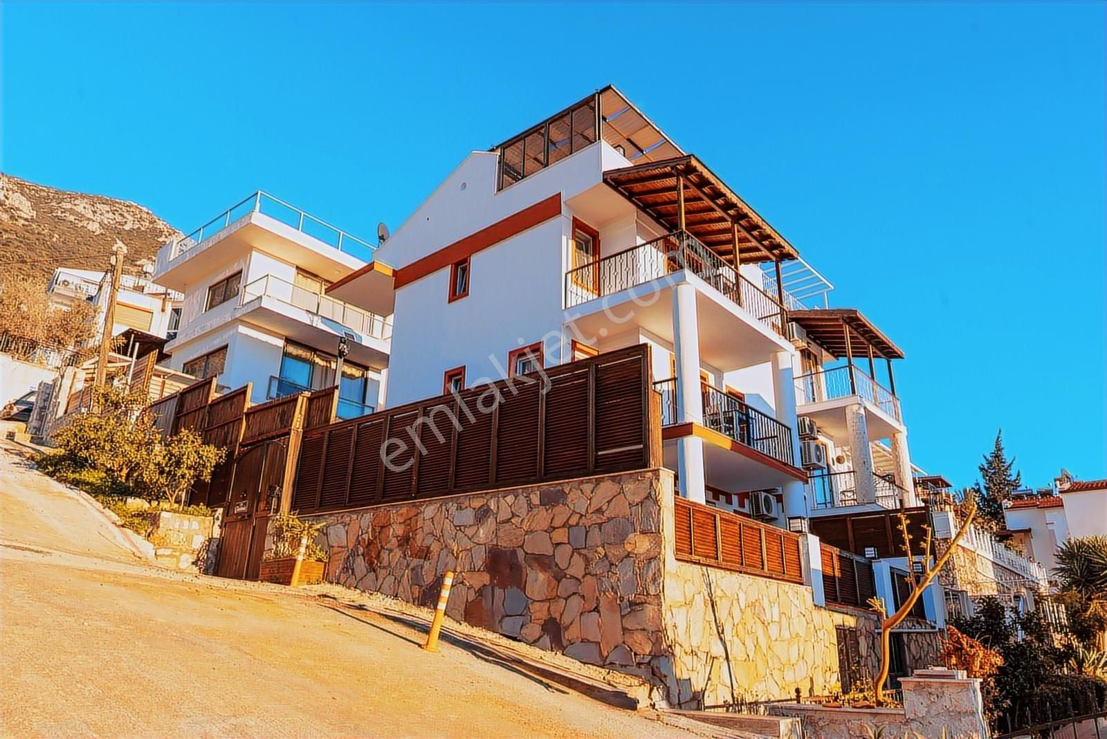 Kalkan'da Özel Havuzlu İmarlı (4+1) Belgeli Tripleks Villa - Görsel 15