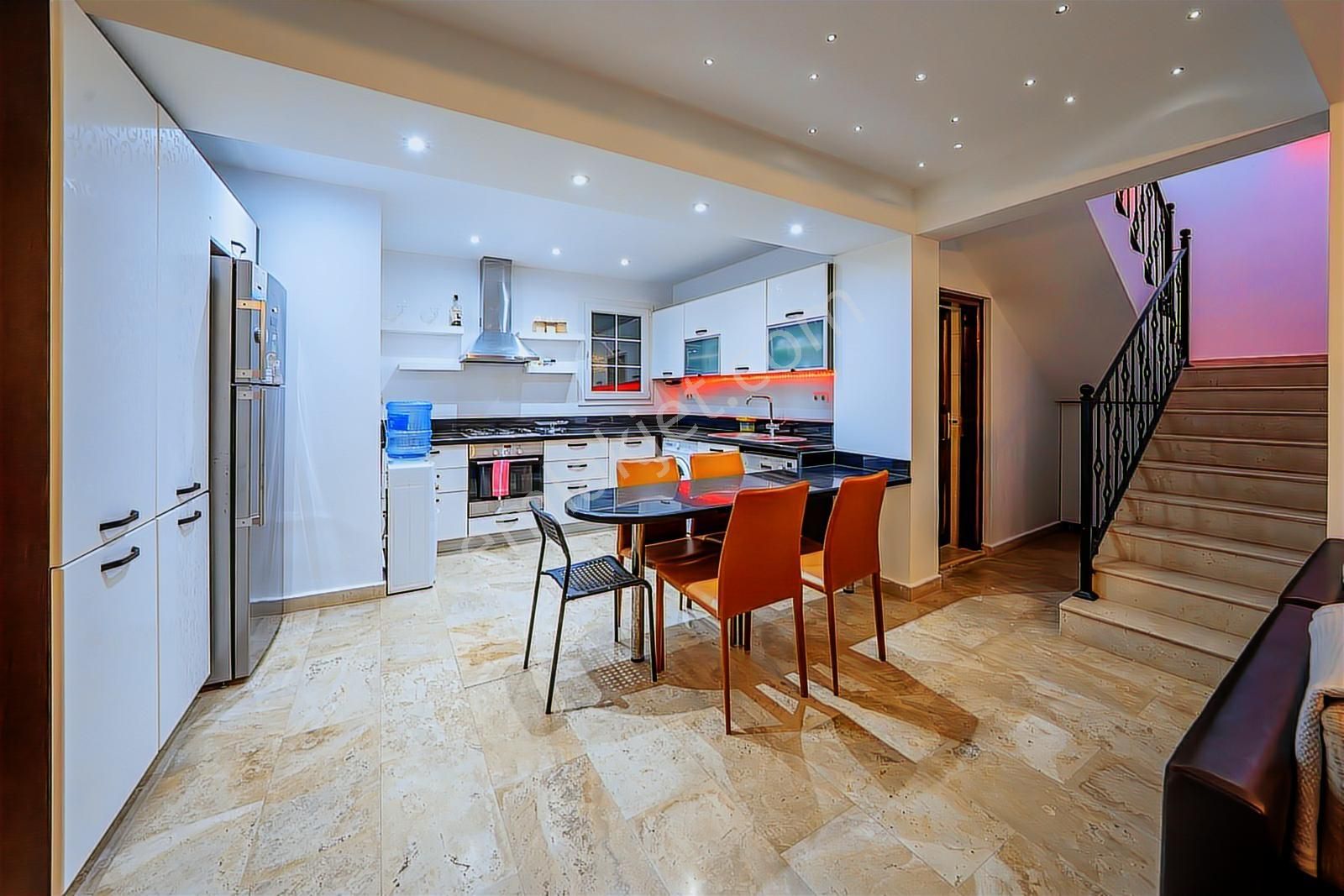 Kalkan'da Özel Havuzlu İmarlı (4+1) Belgeli Tripleks Villa - Görsel 6