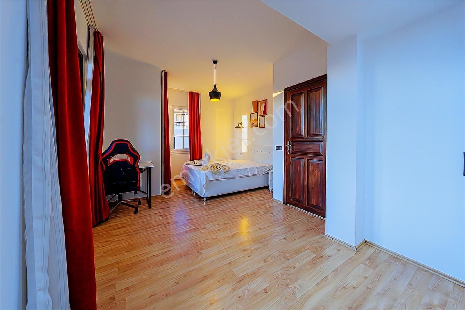 Kalkan'da Özel Havuzlu İmarlı (4+1) Belgeli Tripleks Villa - Görsel 9