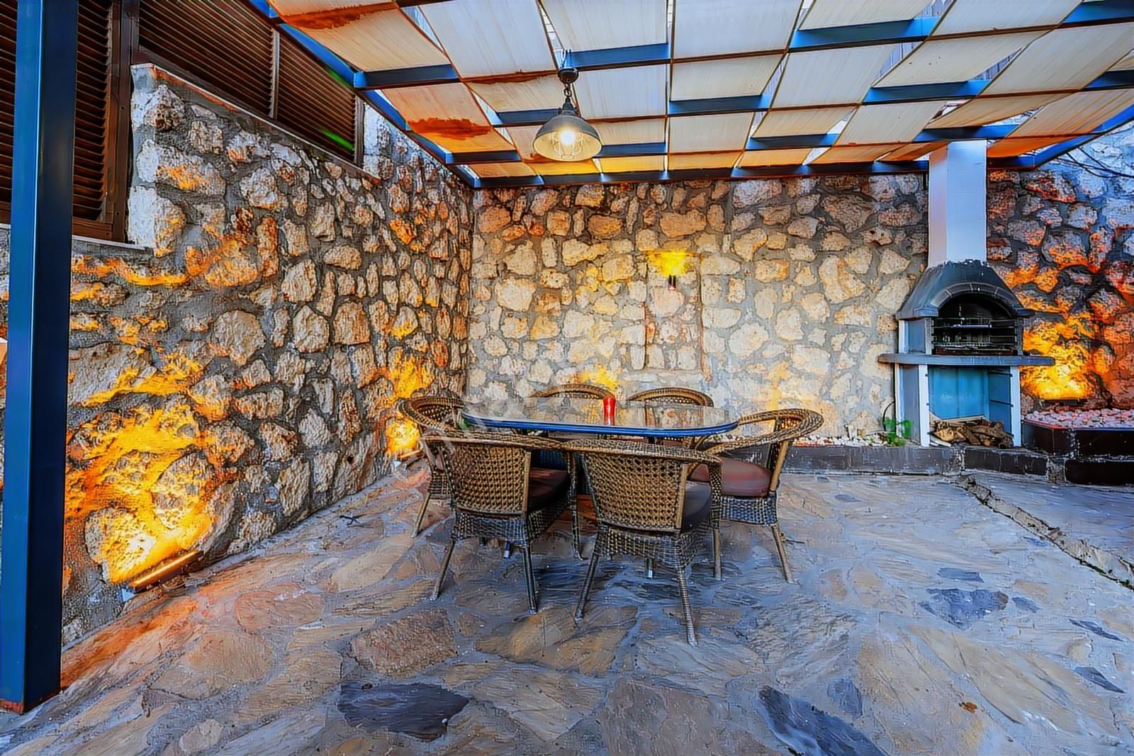 Kalkan'da Özel Havuzlu İmarlı (4+1) Belgeli Tripleks Villa - Görsel 13