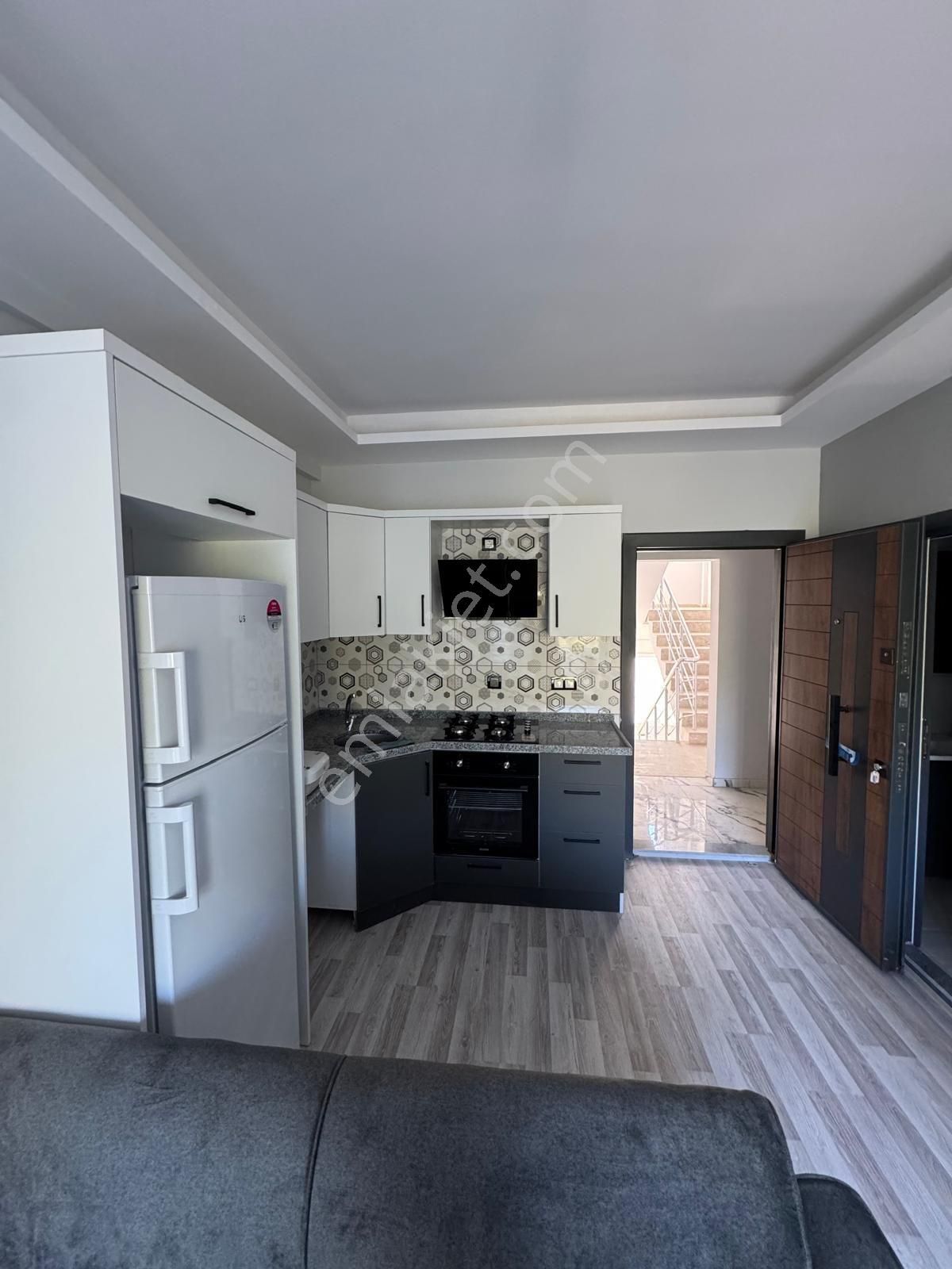 Gültepede Cadde Üzeri 1+1 Eşyalı İskânlı Kiralik Sıfır Daire - Görsel 2