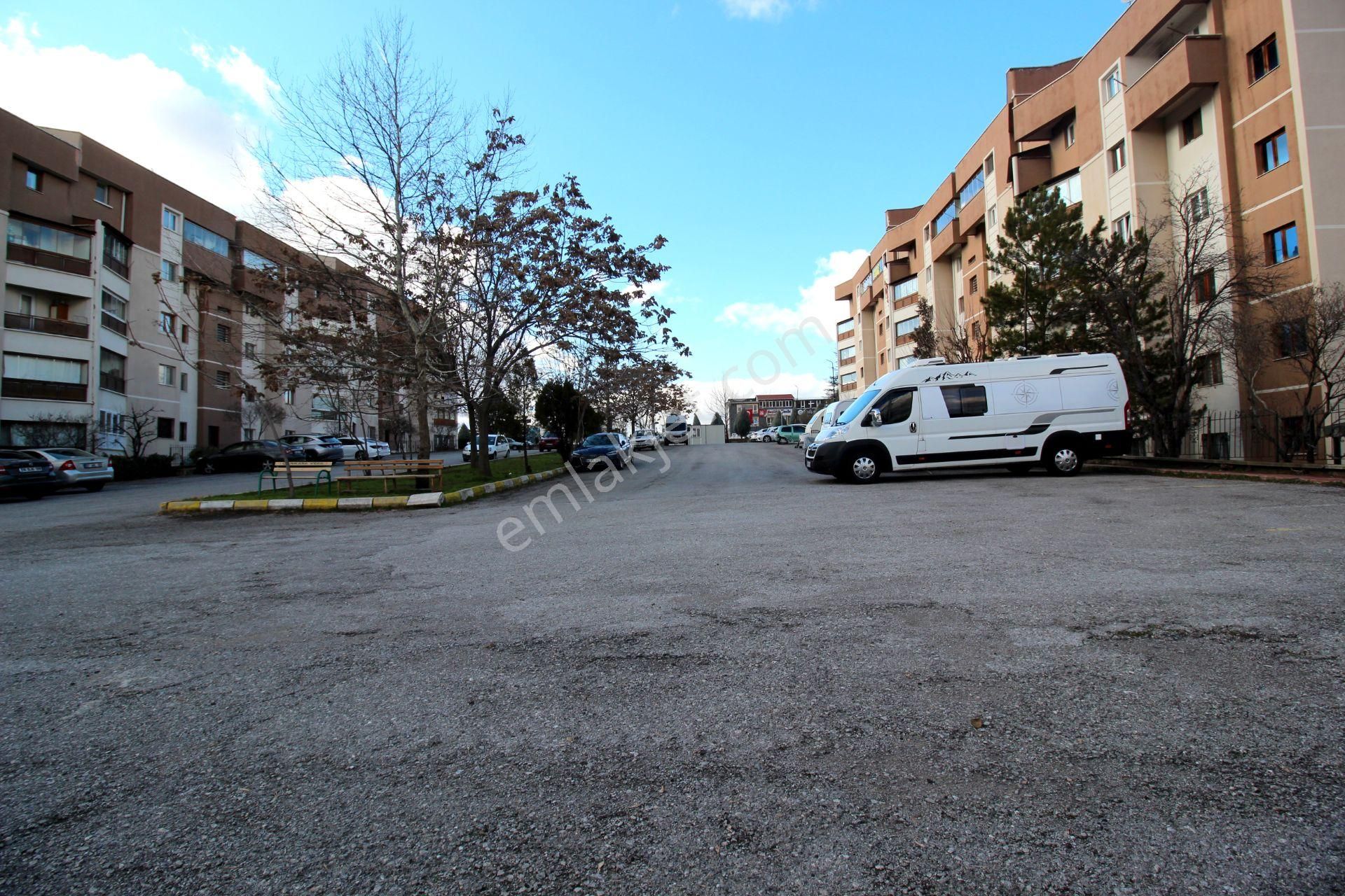 Emre Emlak'tan Güzelkent'te Oturuma Hazır İçi Yapılı Satılık 3+1 İtalyan Dubleks Daire - Görsel 34