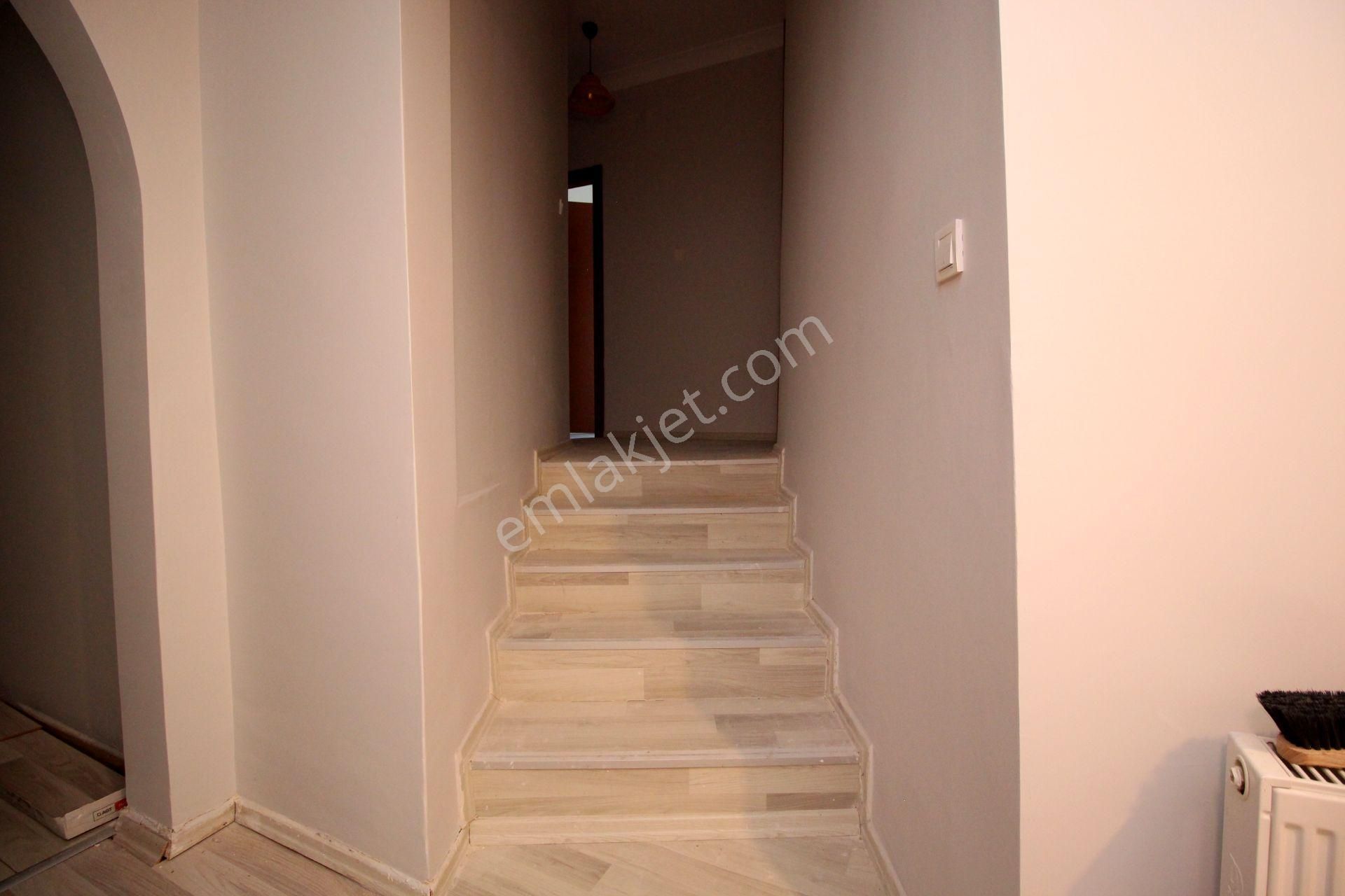 Emre Emlak'tan Güzelkent'te Oturuma Hazır İçi Yapılı Satılık 3+1 İtalyan Dubleks Daire - Görsel 16