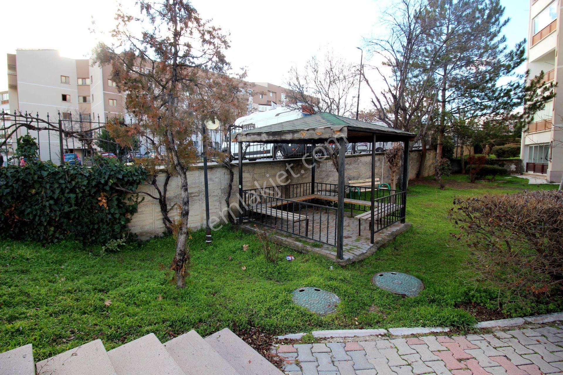 Emre Emlak'tan Güzelkent'te Oturuma Hazır İçi Yapılı Satılık 3+1 İtalyan Dubleks Daire - Görsel 33