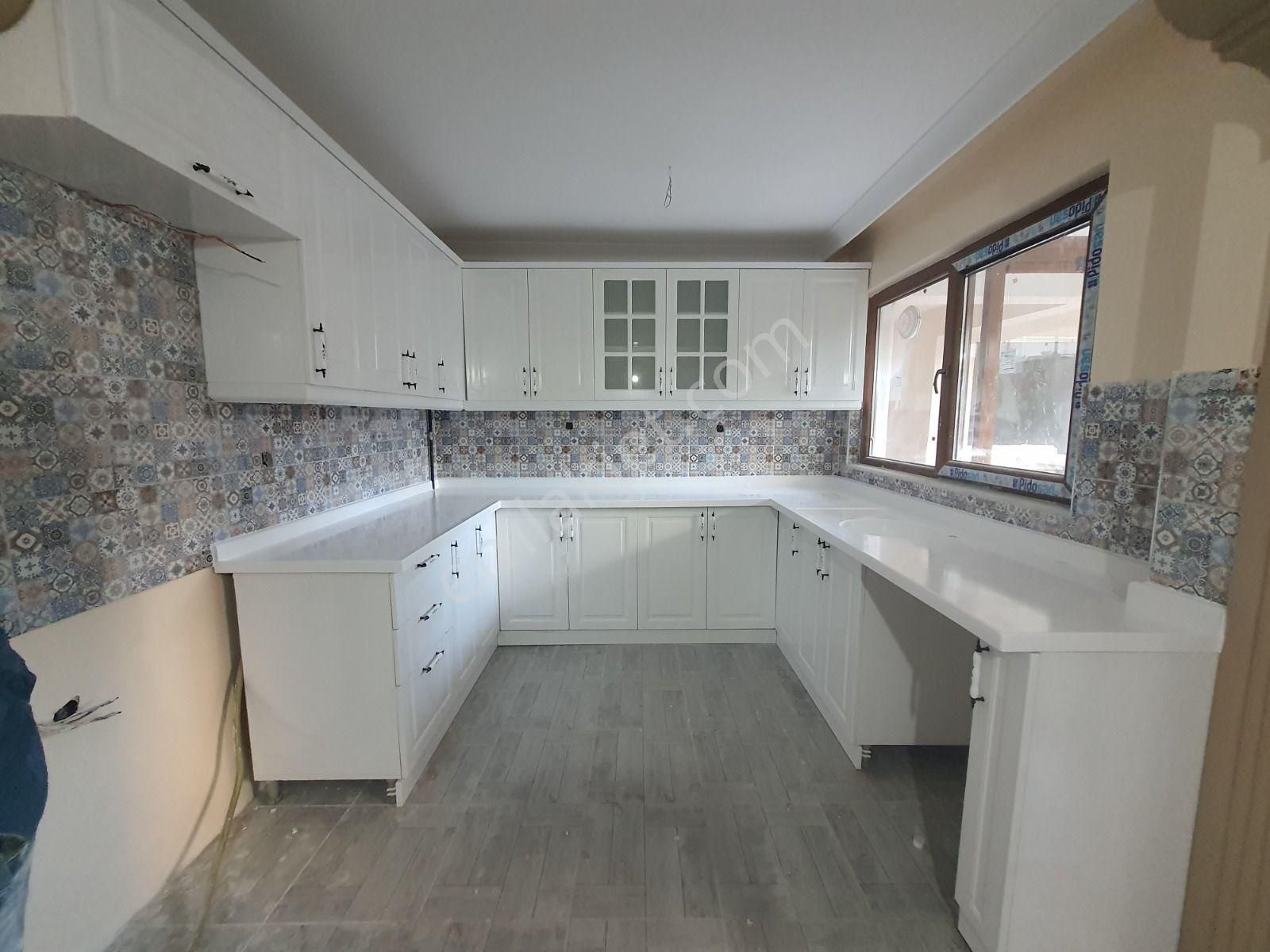 Emre Emlak'tan Güzelkent'te Oturuma Hazır İçi Yapılı Satılık 3+1 İtalyan Dubleks Daire - Görsel 3