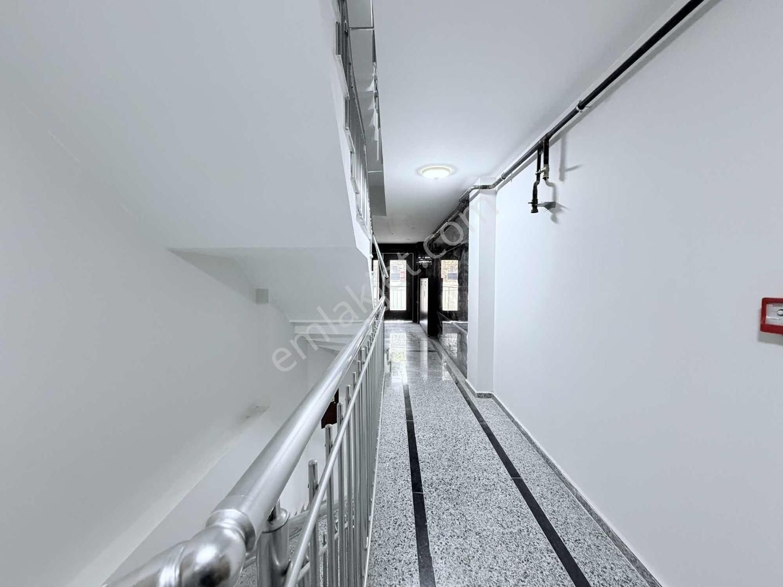 Atatürk Cad 2 Aile Nin Kullanabileceği Çift Girişli 5+2 210m2 - Görsel 6