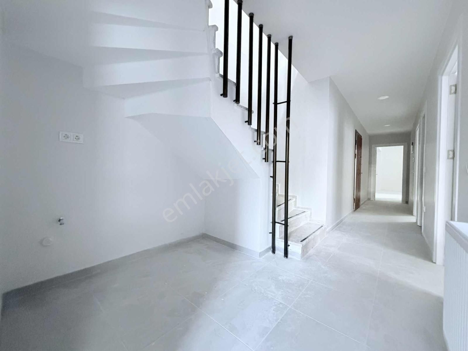 Atatürk Cad 2 Aile Nin Kullanabileceği Çift Girişli 5+2 210m2 - Görsel 26