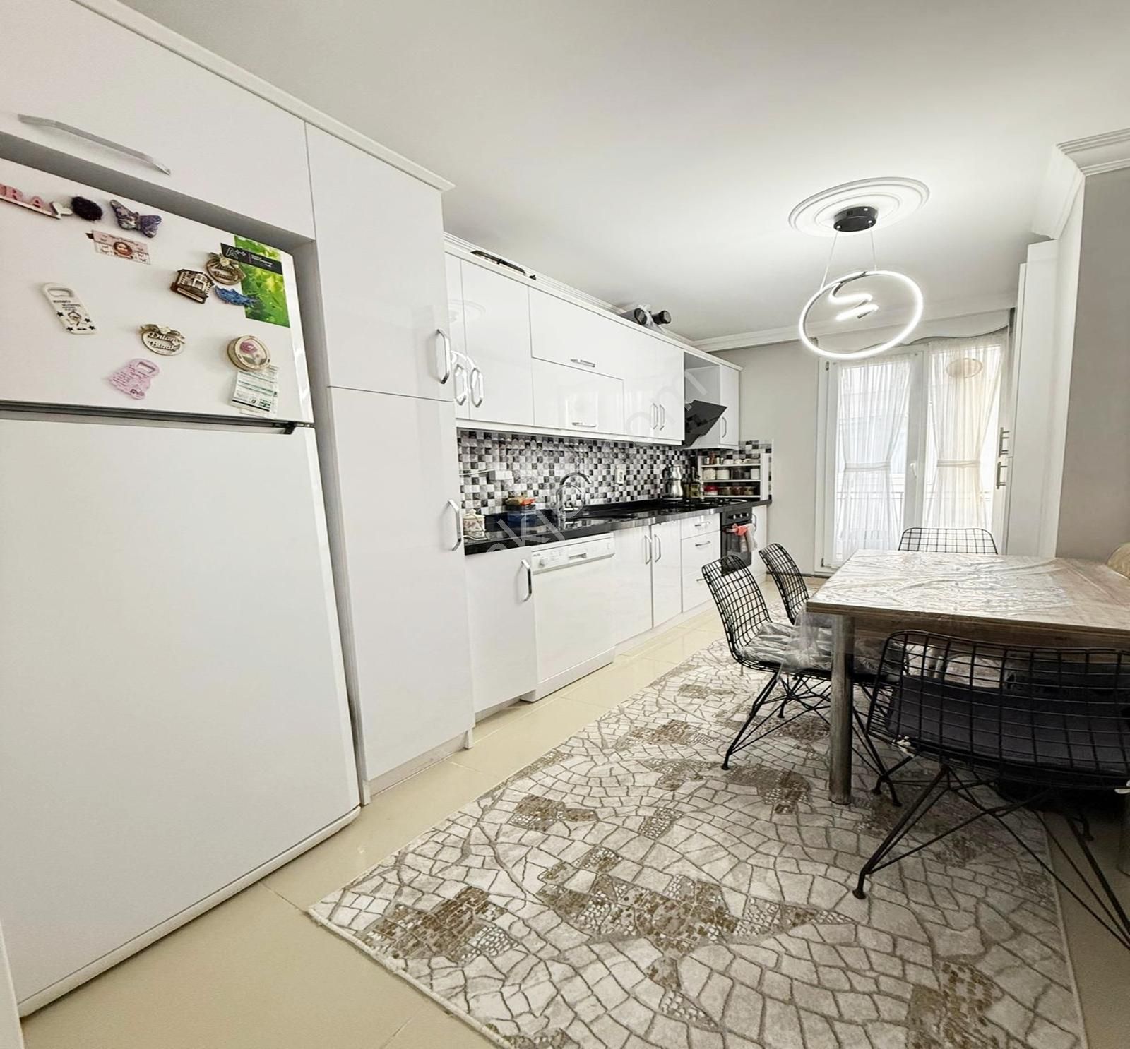 Beylikdüzü Merkezi Konum Kısa Katlı Bina'da Oturuma Uygun 3+1 !! - Görsel 12