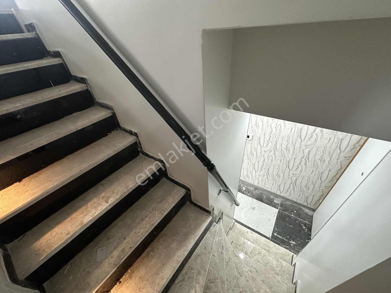 İstasyon Cd Yakını Çınar Da Asansörlü 3+1 170m2 - Görsel 23