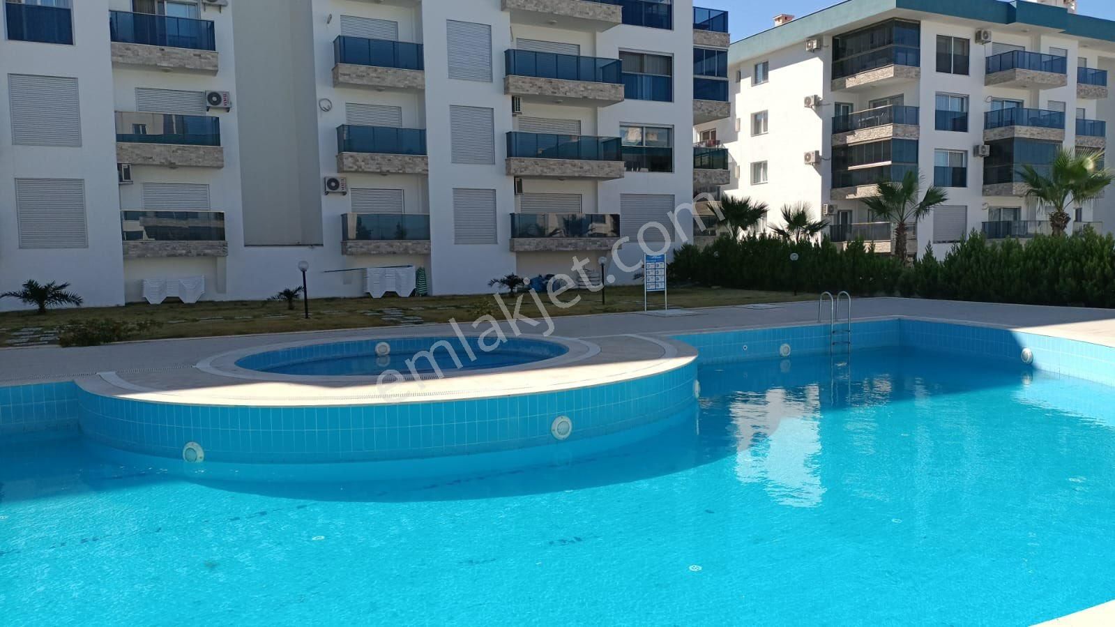 Kuşadası Garaj Arkasın'da 3+1 Ultra Satılık Daire