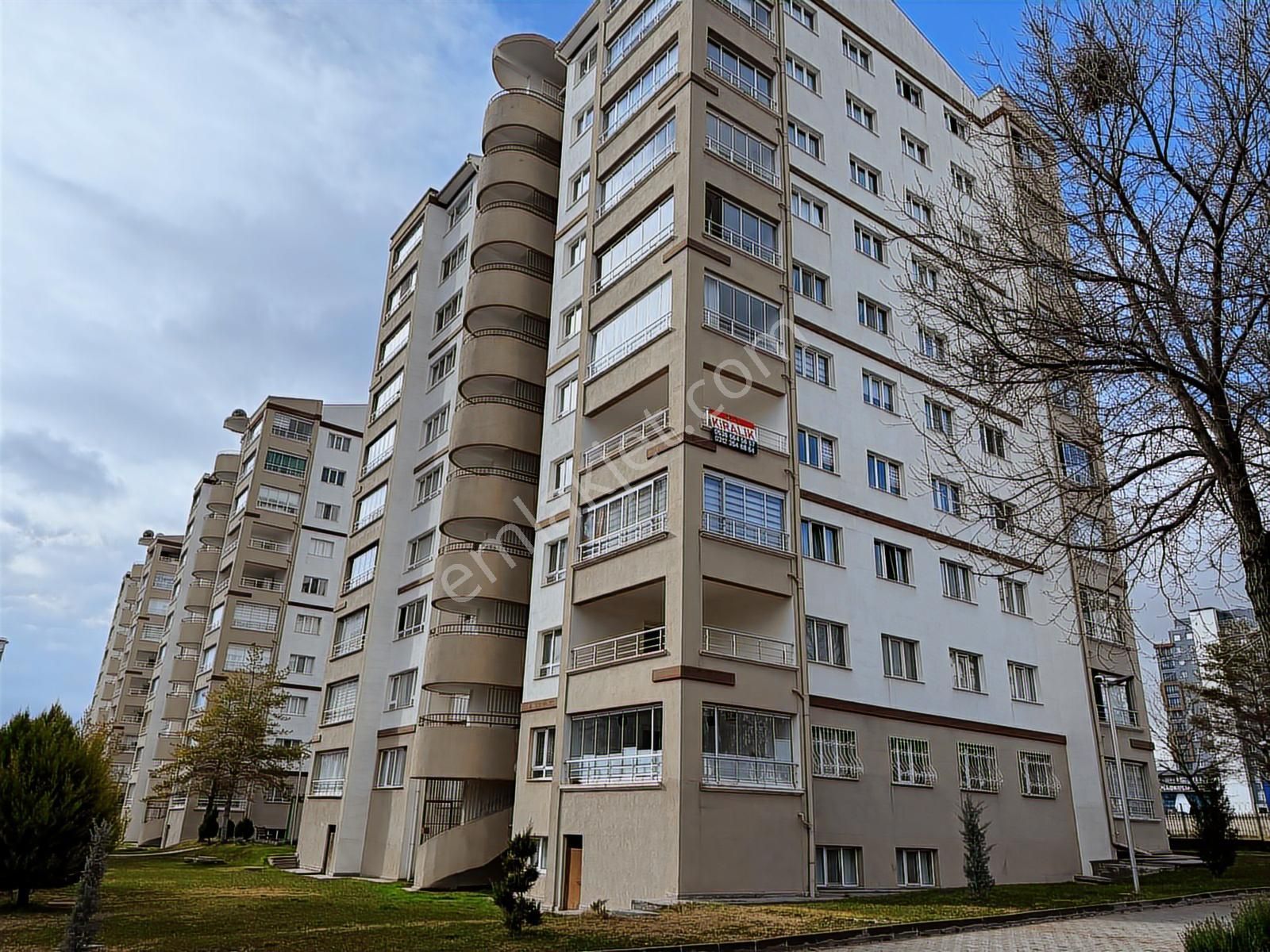 Rıza Acar'dan Devlet Mahallesi Mil Koop Sitesinde 2+1 Ara Kat