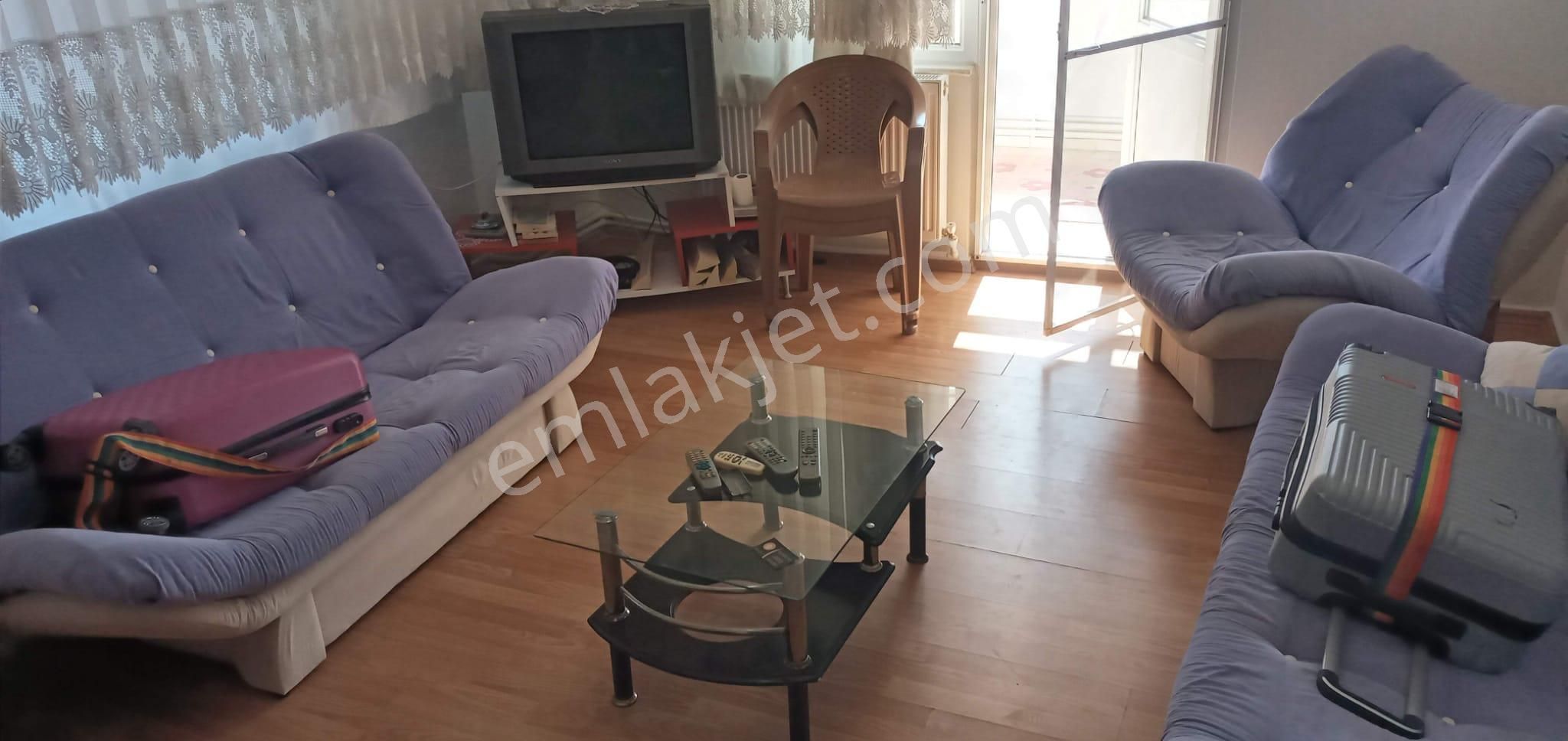 Edremit Altınkum Merkezde Buse Emlaktan Eşyalı 3+1 Kiralık Daire