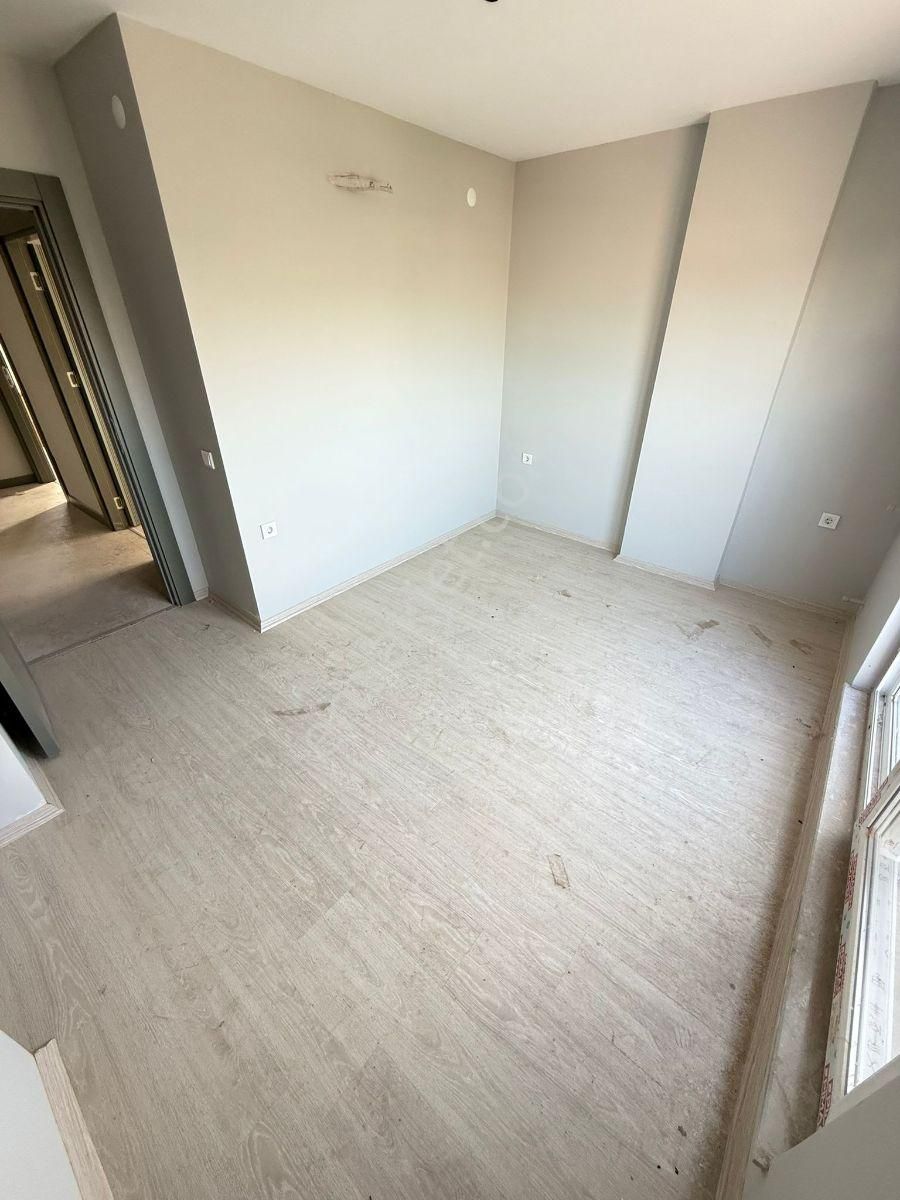 Göksu'da Havuzlu Sitede Kiralık 2+1 - Görsel 13