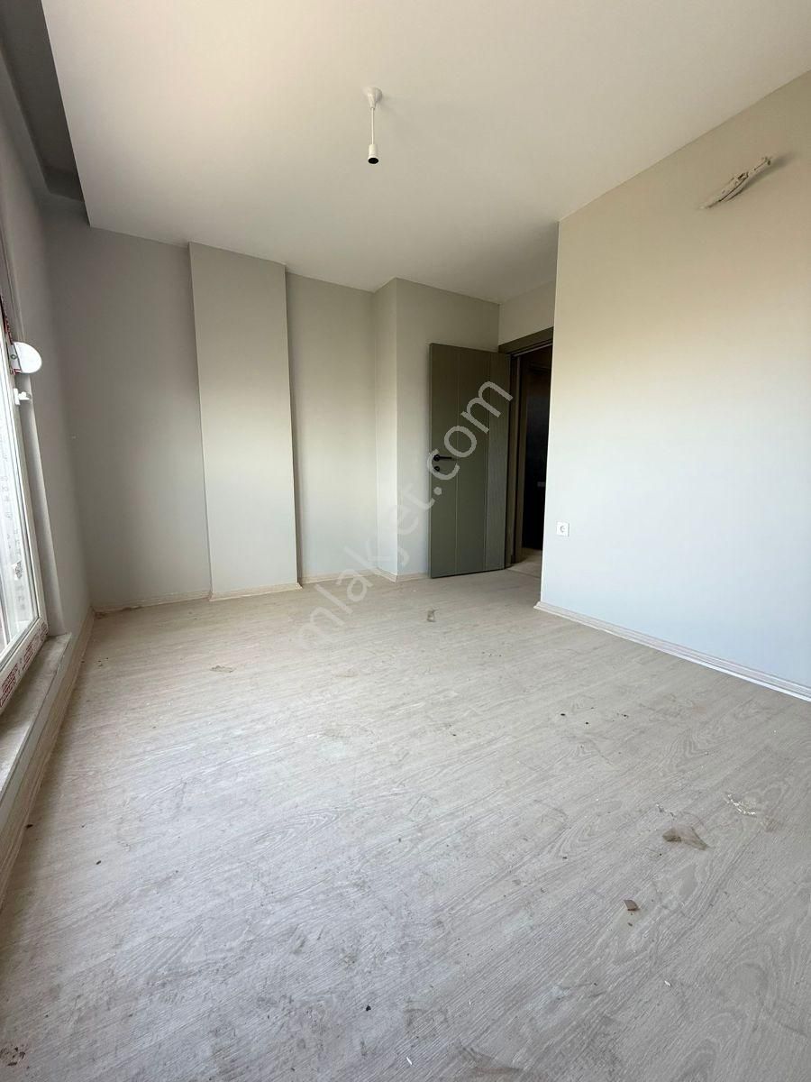 Göksu'da Havuzlu Sitede Kiralık 2+1 - Görsel 23