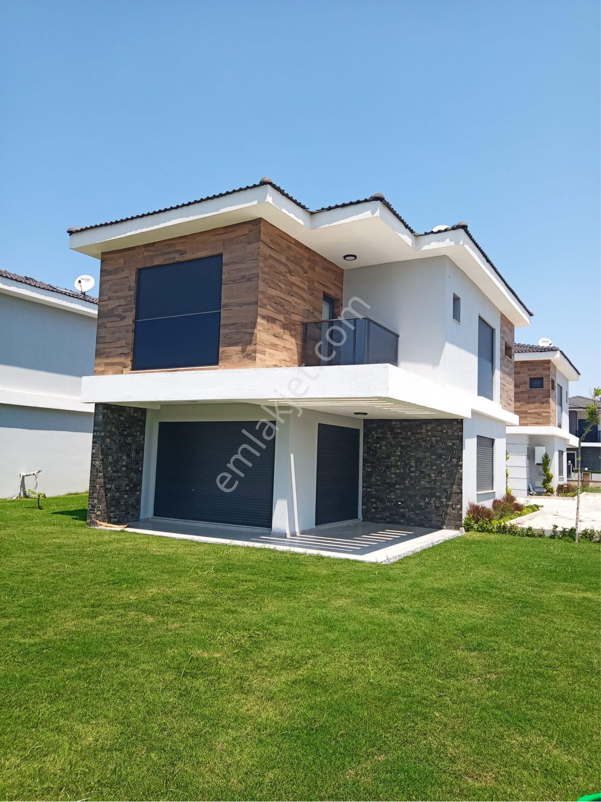 Davutlar'da Denize 650 Metre Mesafede 4+1 Satılık Villa - Görsel 26