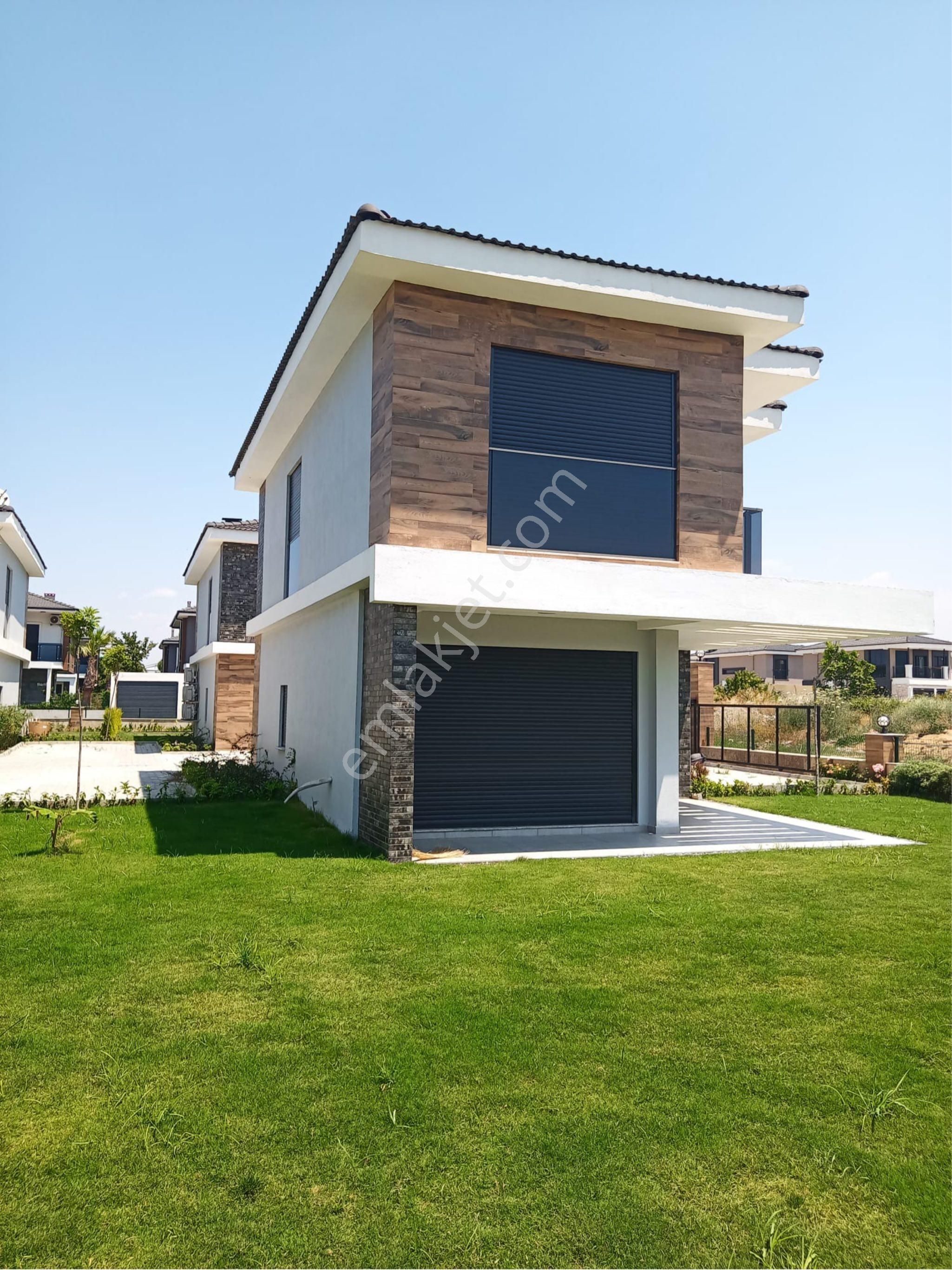 Davutlar'da Denize 650 Metre Mesafede 4+1 Satılık Villa - Görsel 27