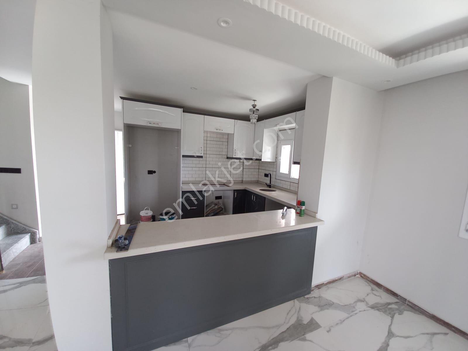 Taş Emlak'tan Altınova Sahilde 5+1 Sıfır Tripleks - Görsel 18