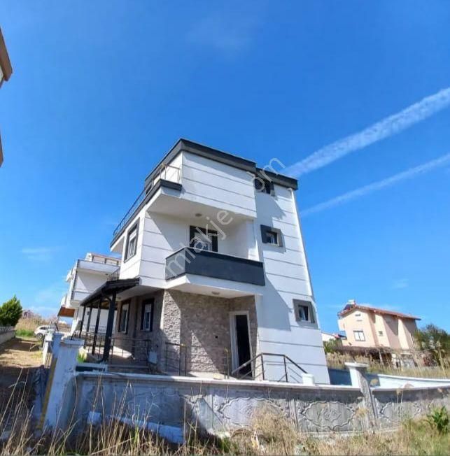 Taş Emlak'tan Altınova Sahilde 5+1 Sıfır Tripleks - Görsel 8