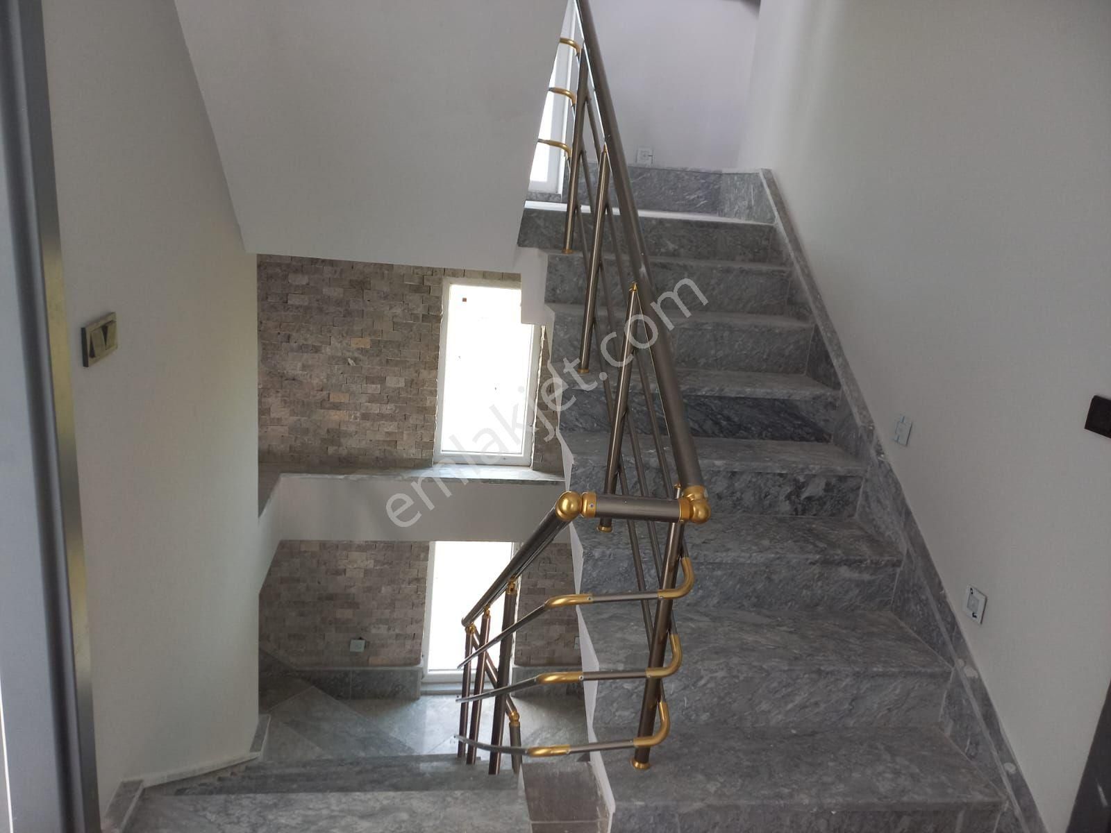 Taş Emlak'tan Altınova Sahilde 5+1 Sıfır Tripleks - Görsel 20