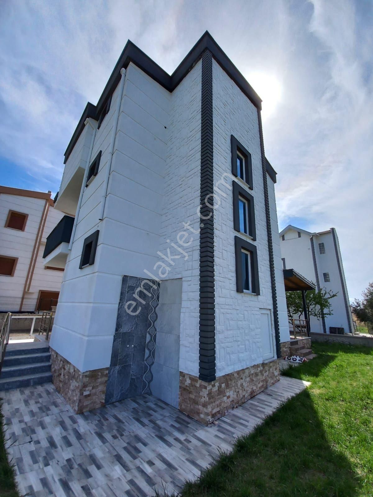 Taş Emlak'tan Altınova Sahilde 5+1 Sıfır Tripleks - Görsel 2