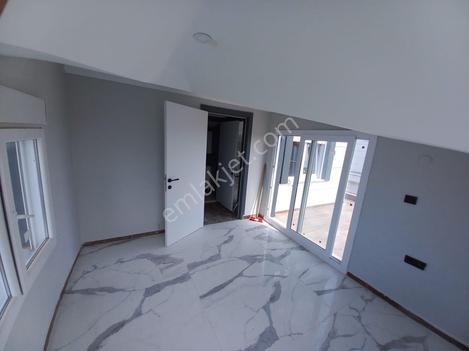 Taş Emlak'tan Altınova Sahilde 5+1 Sıfır Tripleks - Görsel 24