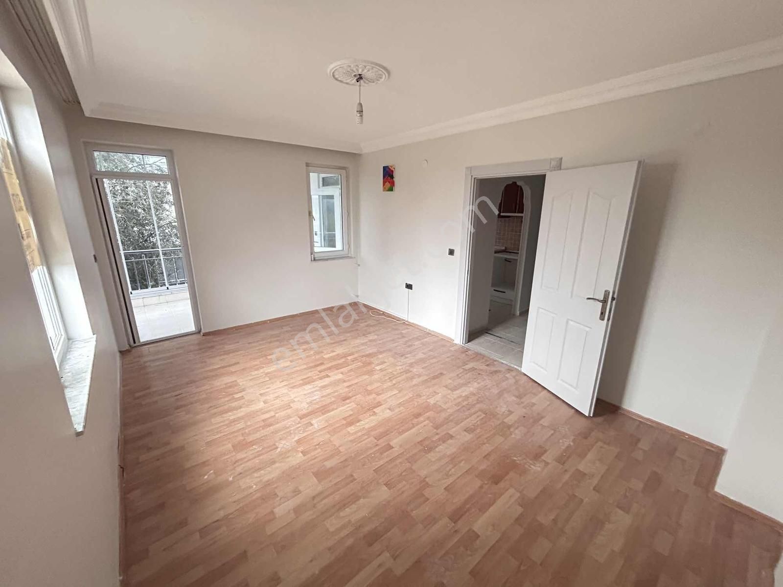 Ünsal Mahallesin De Kiralık 2+1 100 M² Kat:1 Asansörlü Daire