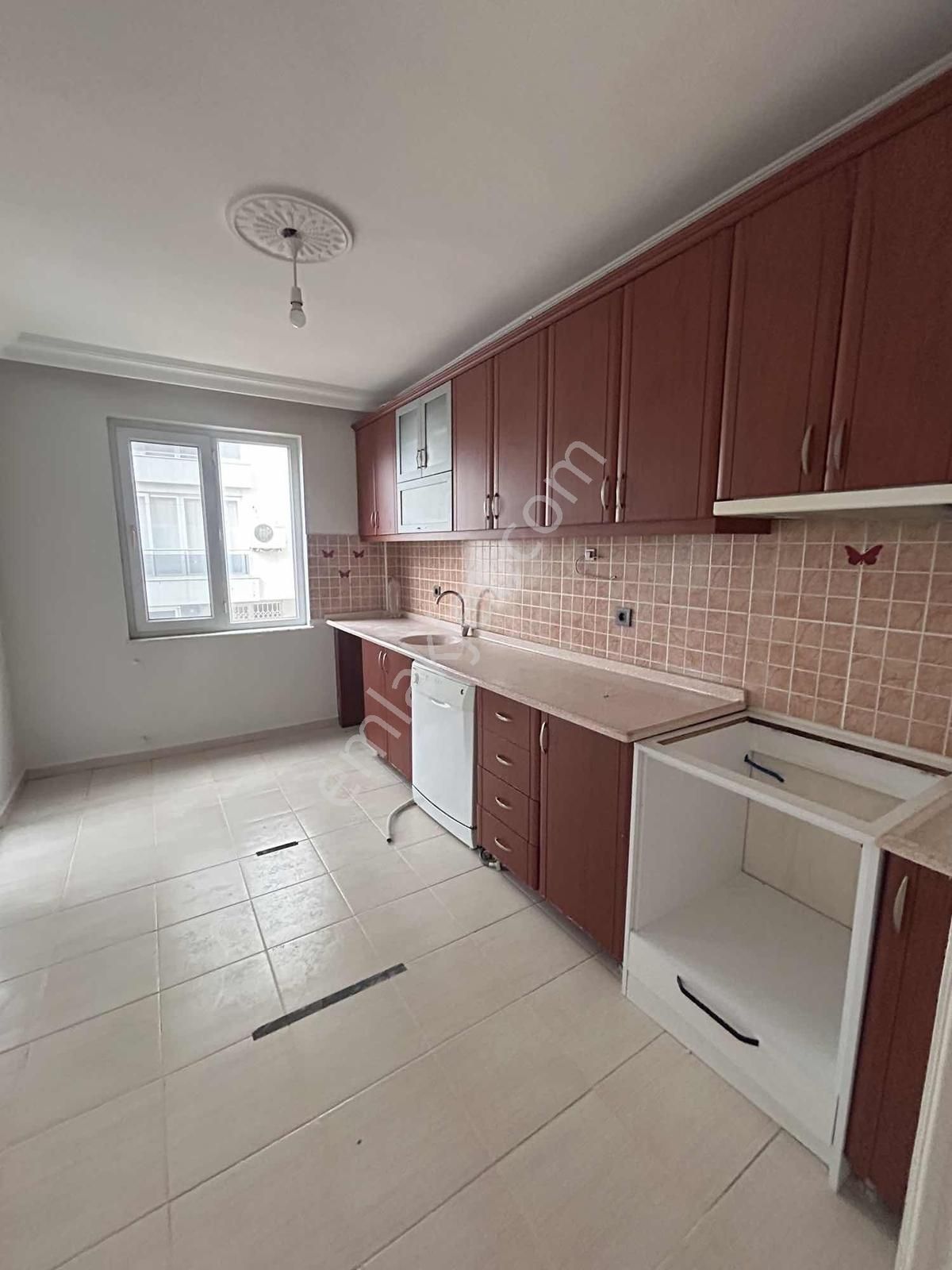 Ünsal Mahallesin De Kiralık 2+1 100 M² Kat:1 Asansörlü Daire - Görsel 3