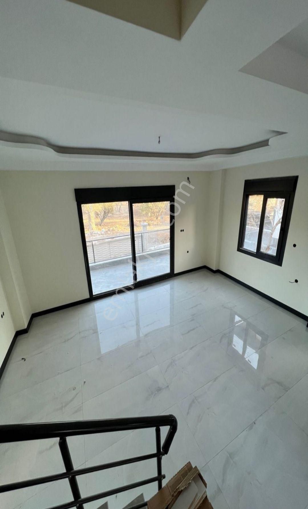 Taş Emlak'tan Çamlıkta Site İçinde Sıfır Villa - Görsel 19