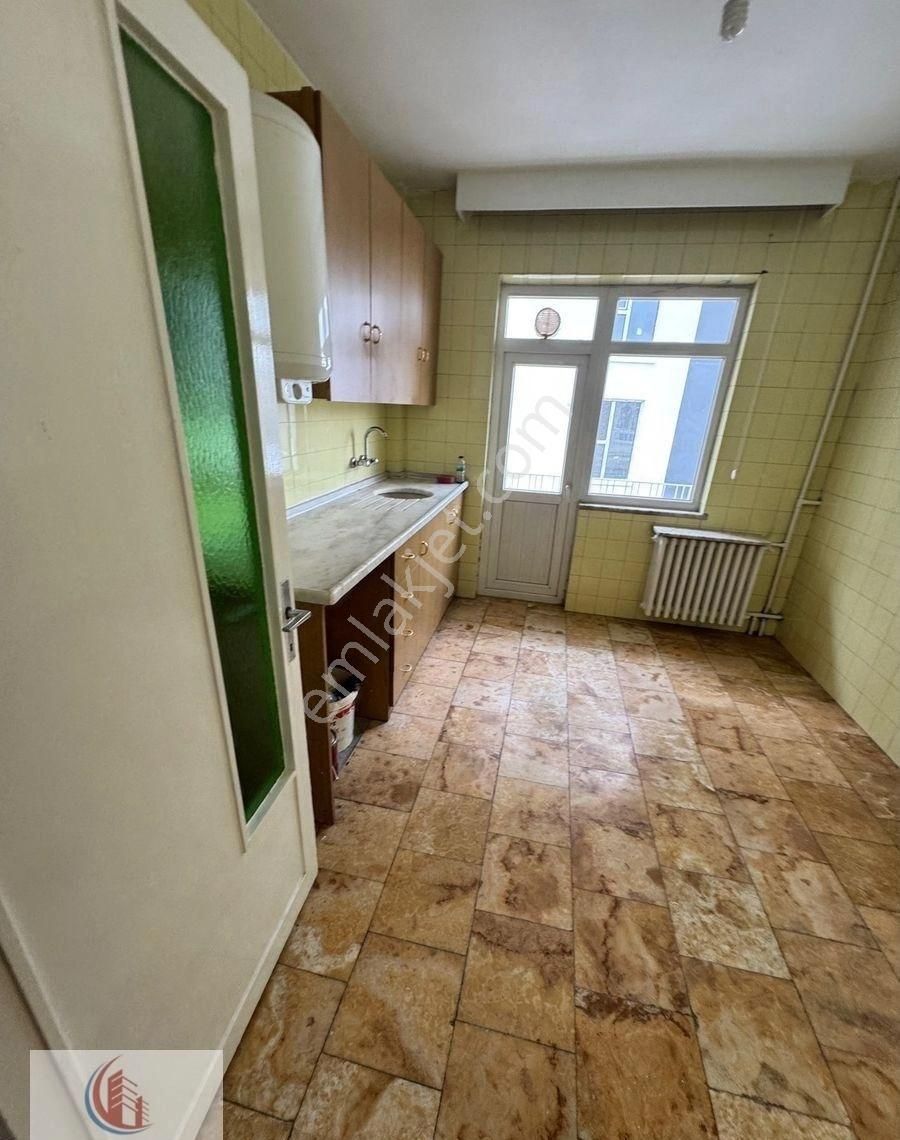 Bahçelide 3+1 Merkezi 3.katta 7.caddeye Yakın 35 Bin Tl - Görsel 31