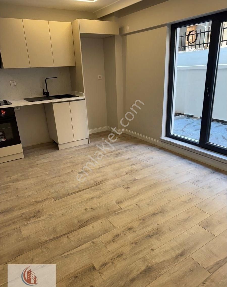 Bahçelide Yeni Bina Bahçe Katı Teras Kullanımlı Köşe Bina 1+1 6 Milyon 750 Bin Tl