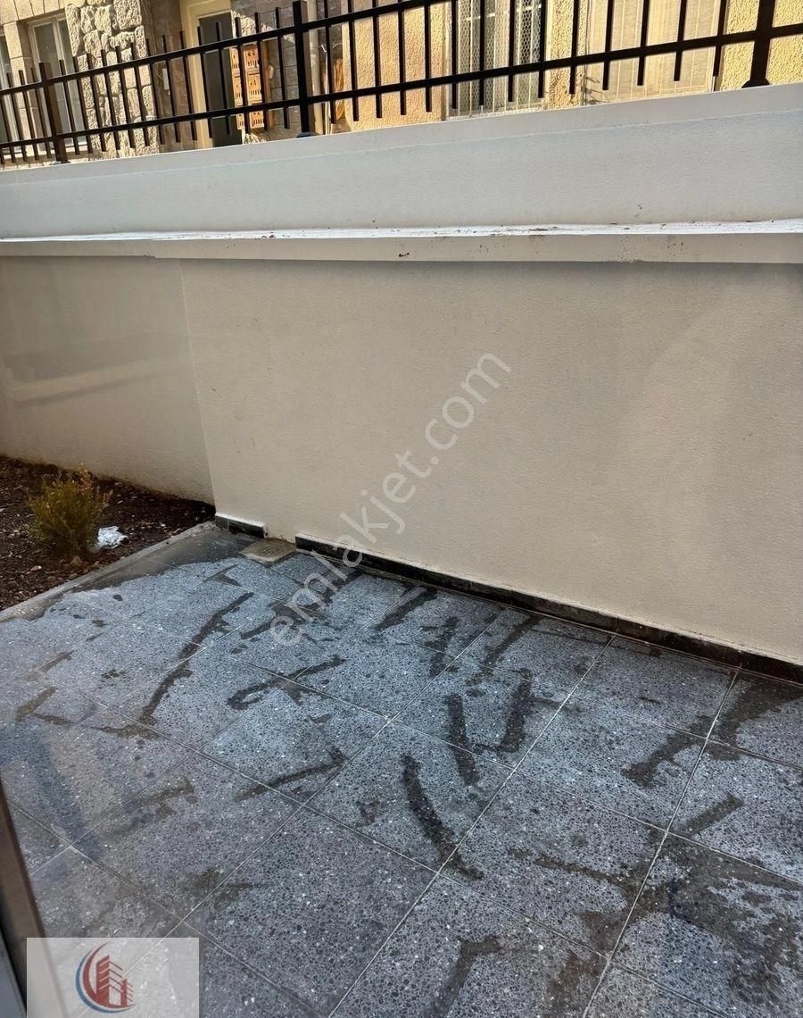 Bahçelide Yeni Bina Bahçe Katı Teras Kullanımlı Köşe Bina 1+1 6 Milyon 750 Bin Tl - Görsel 31