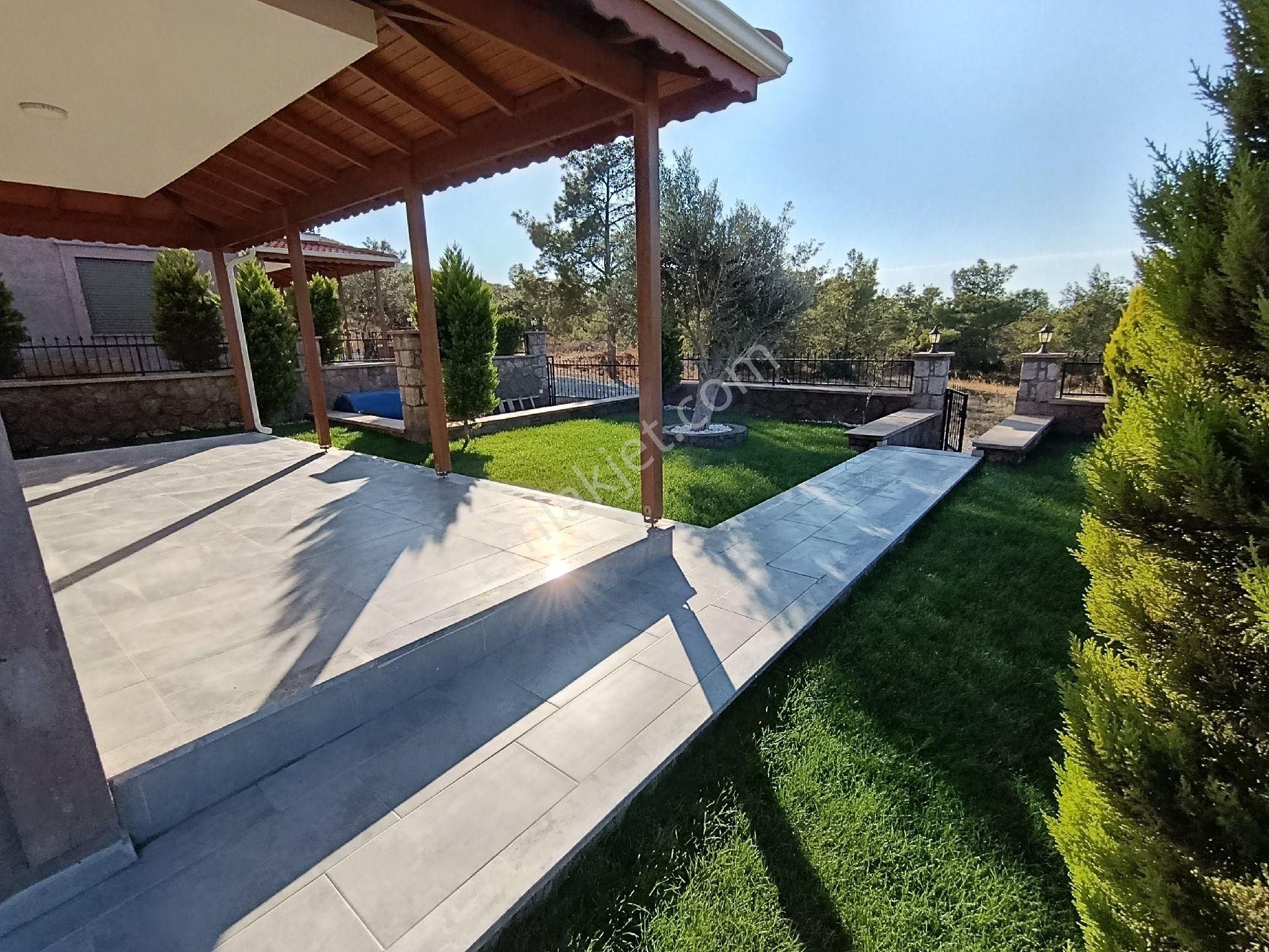 Taş Emlak'tan Cunda'da Kısmi Deniz Manzaralı Sıfır Villa - Görsel 7