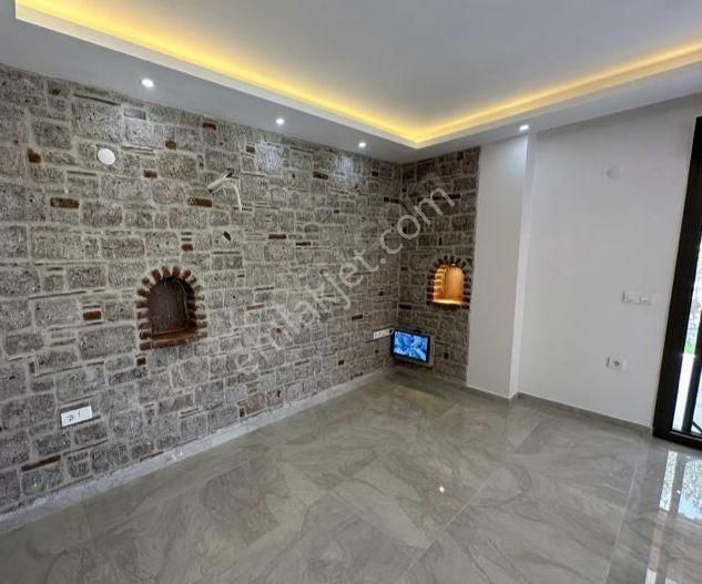 Taş Emlak'tan Cunda'da Kısmi Deniz Manzaralı Sıfır Villa - Görsel 17