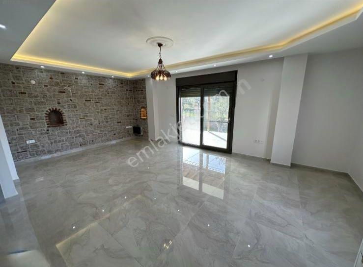 Taş Emlak'tan Cunda'da Kısmi Deniz Manzaralı Sıfır Villa - Görsel 15