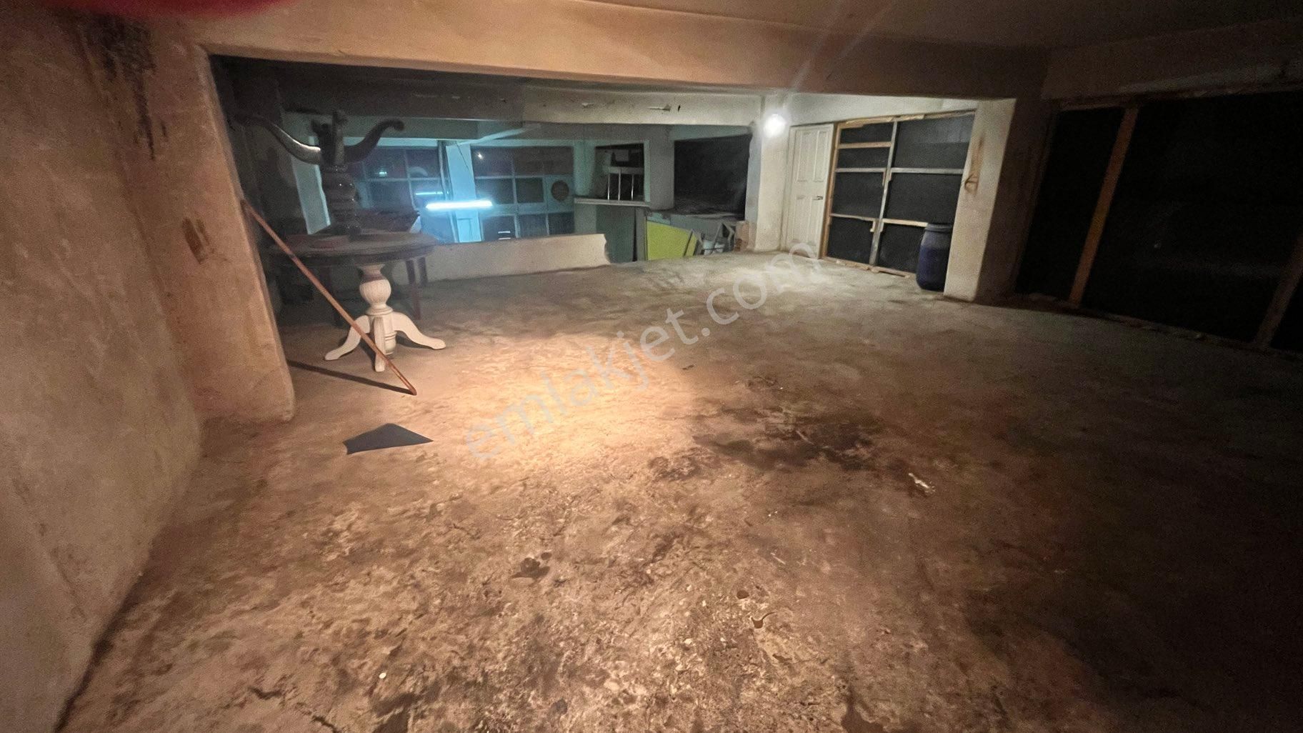 Asma Katlı Depo Ve Düz Ayak Depo Market Erenköy Gümrük Ve Ana Cadde Üzeri - Görsel 3