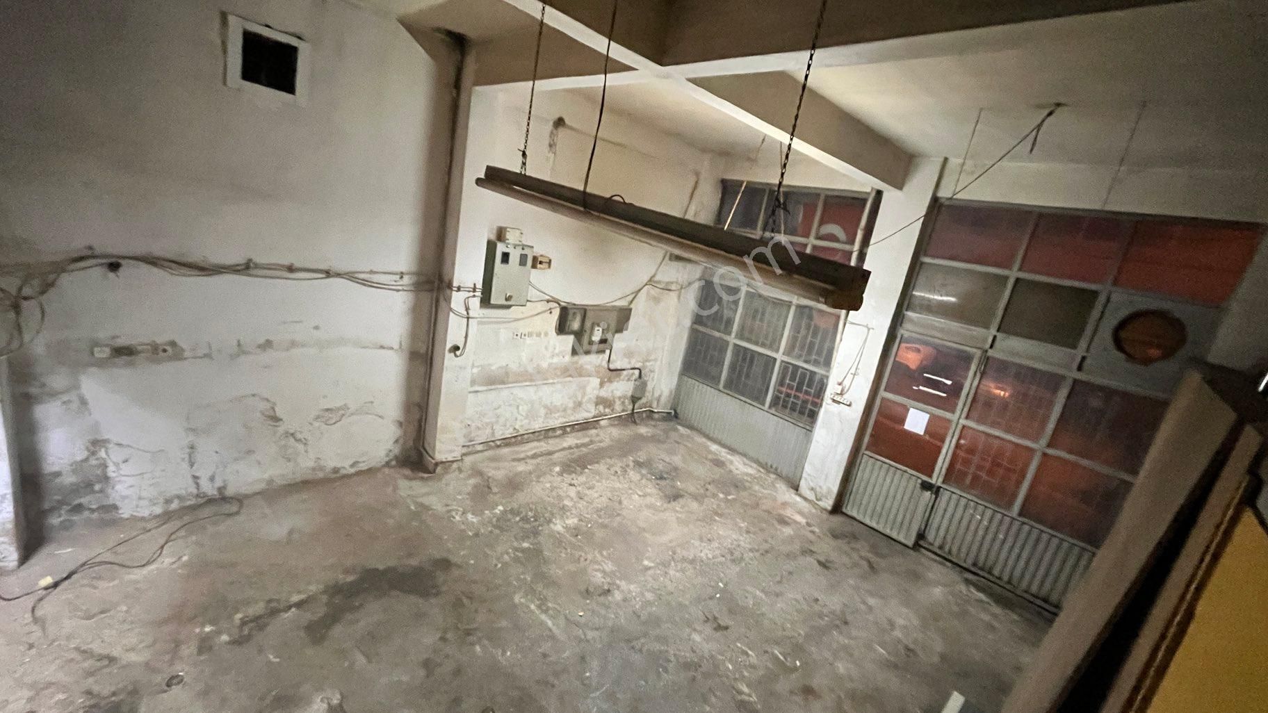 Asma Katlı Depo Ve Düz Ayak Depo Market Erenköy Gümrük Ve Ana Cadde Üzeri