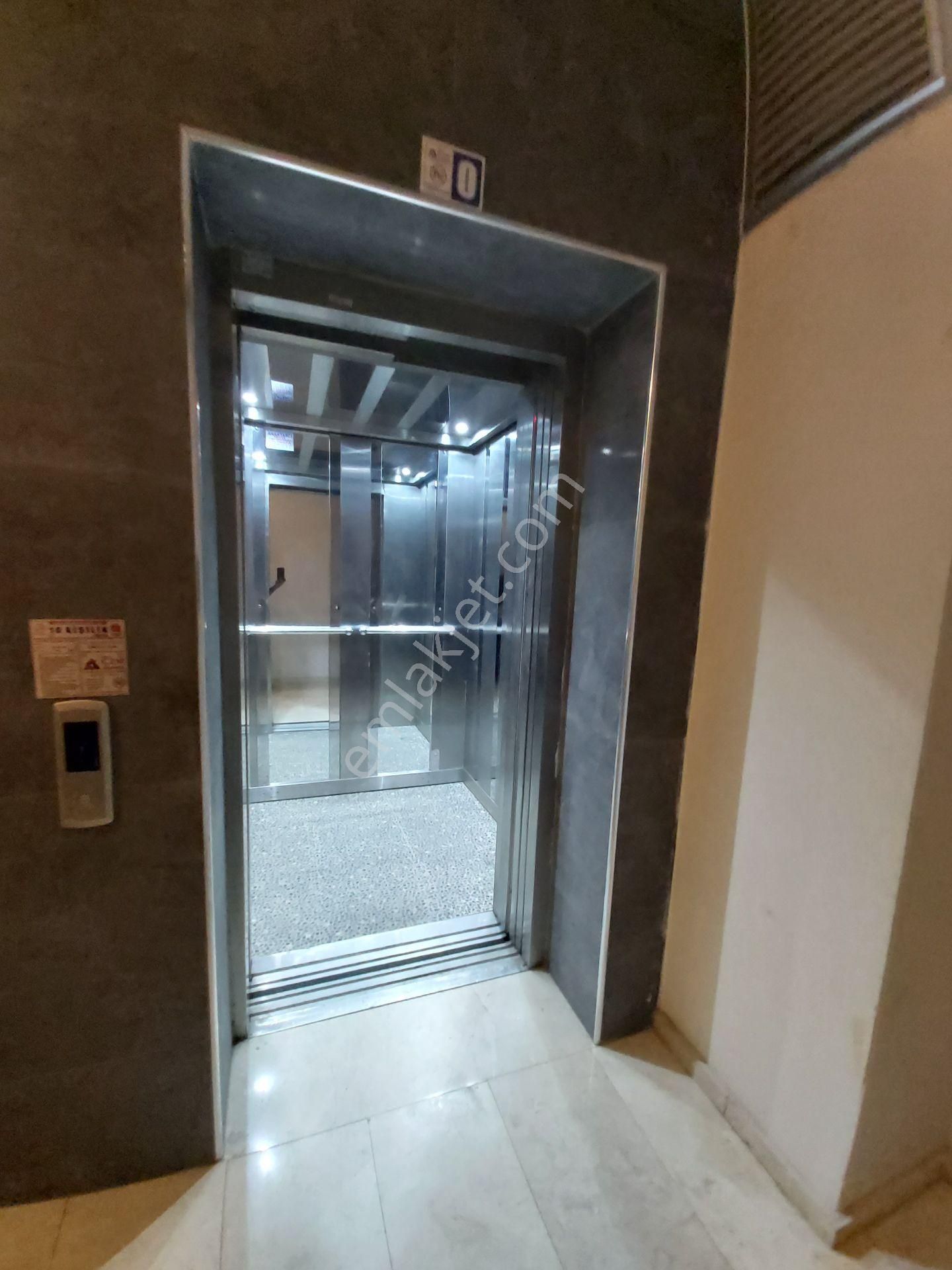 Çarşı Merkezde Doğalgazlı Eşyalı 1+1 Kiralık Geniş Daire - Görsel 4