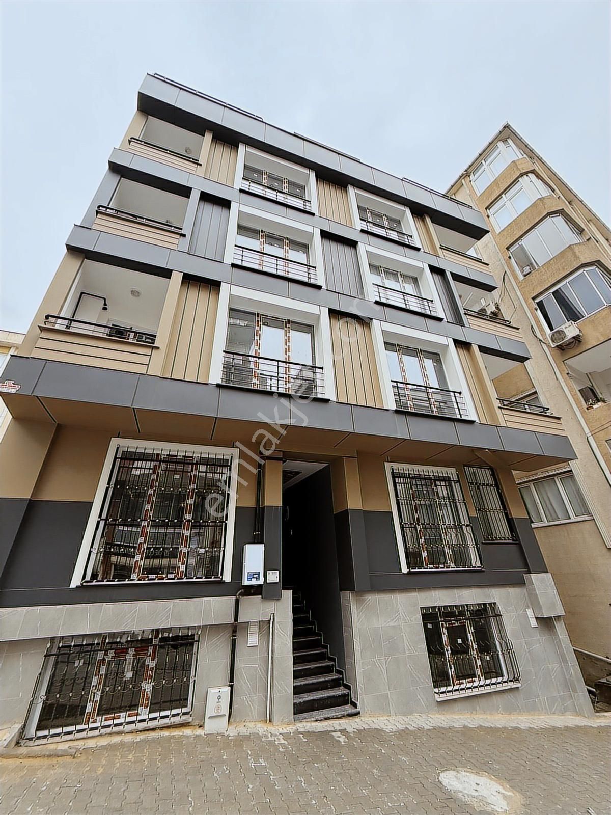 Metrobüse 3 Dakika Mesafede 0 Binada 1+1 Kiralık Daire