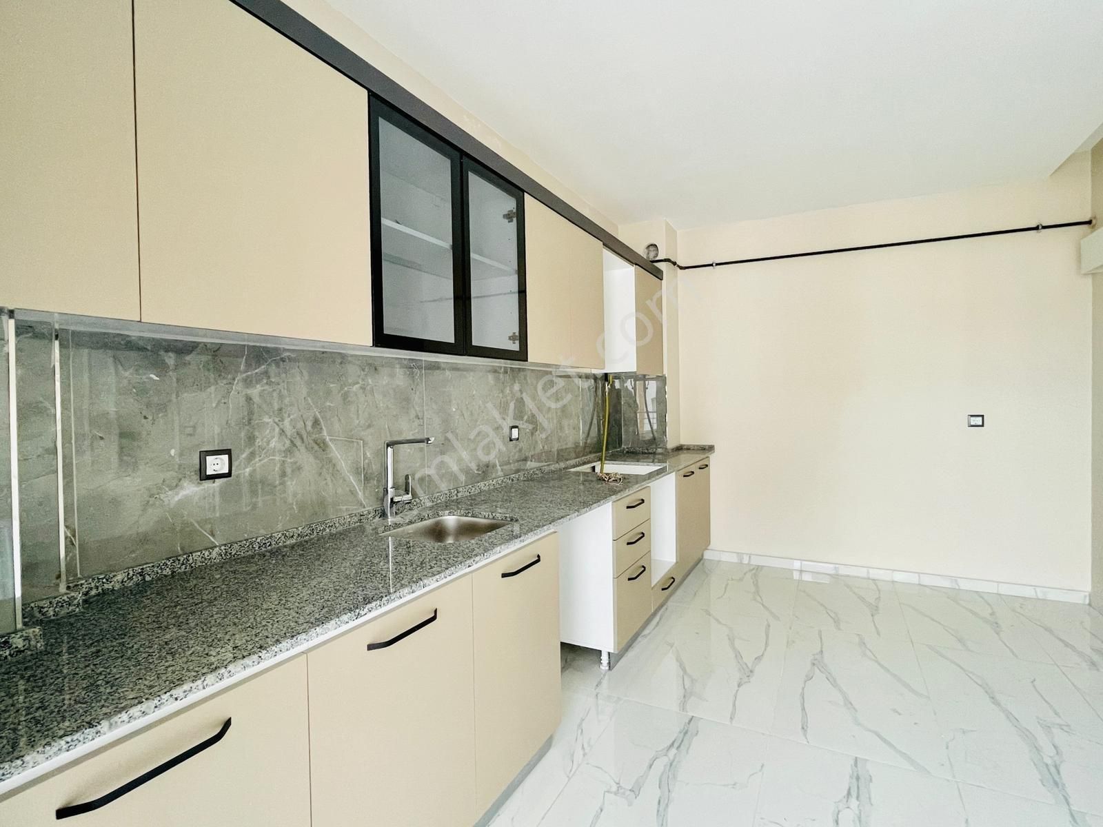 İldem'de 2+1 Sıfır Ayarında Hastane Projesi Yanı Lüks Daire - Görsel 2